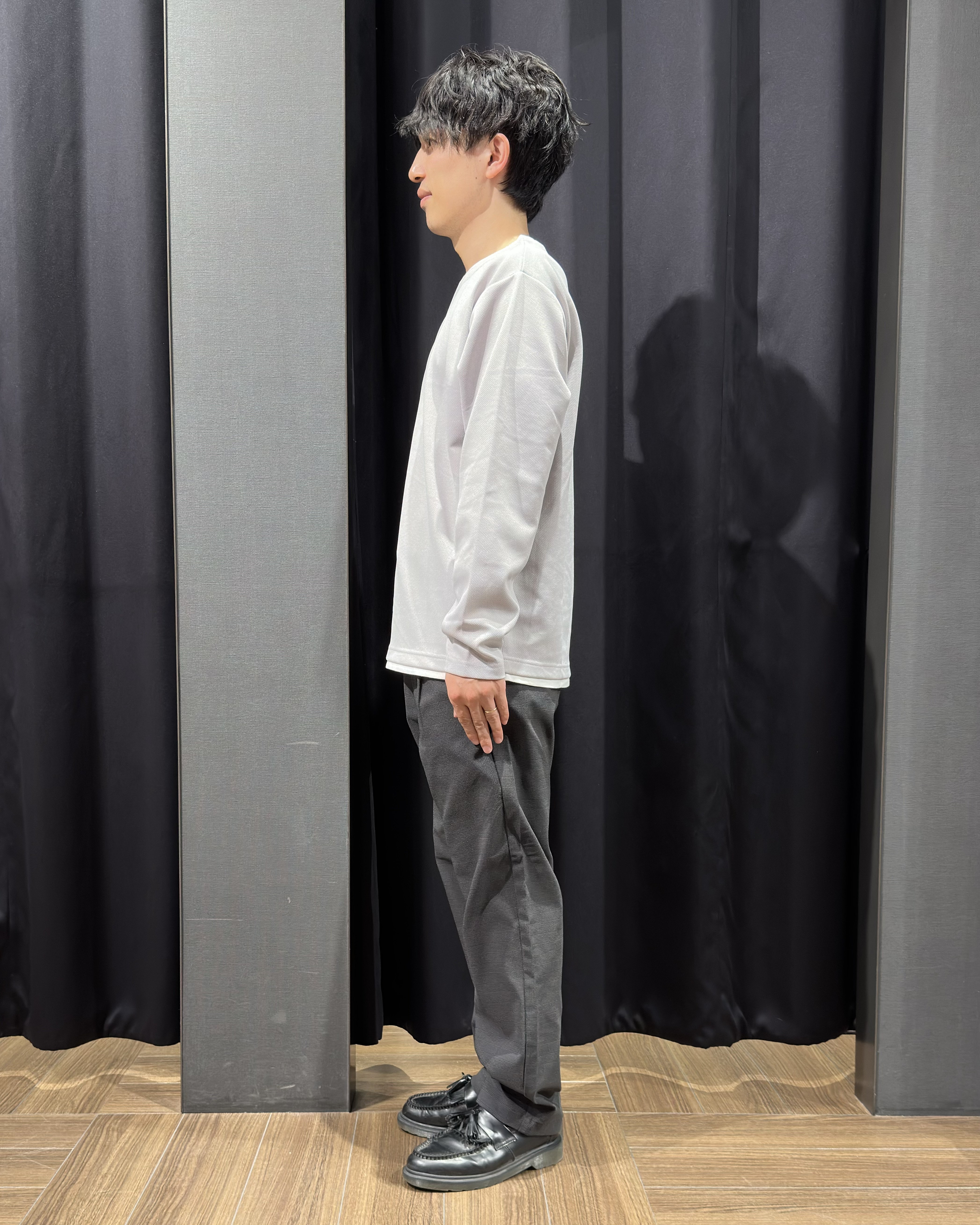 tomoyaさんの「THE SHOP TK｜【洗濯機OK】カノコキーネック レイヤード長袖Tシャツ」を使ったコーディネート