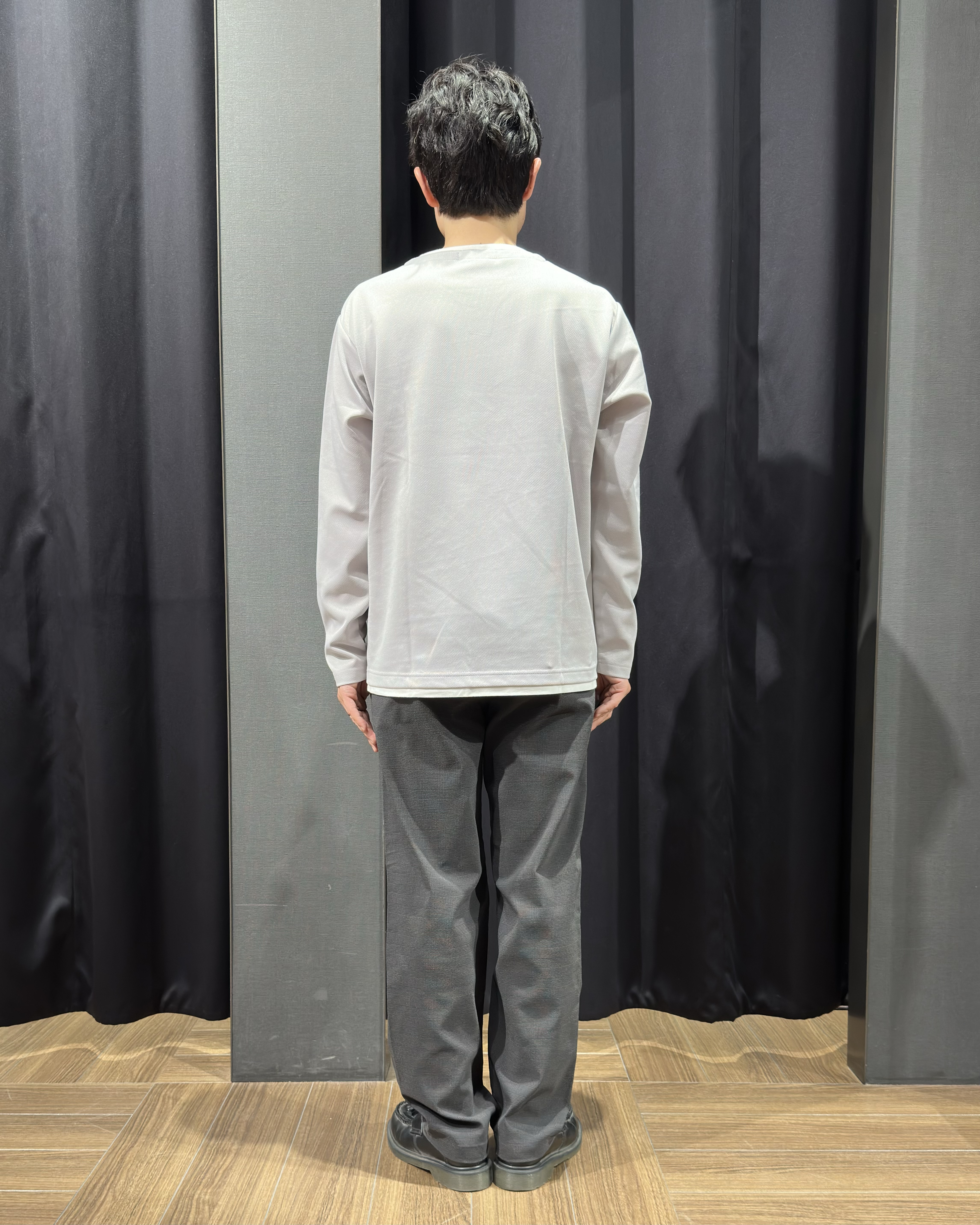 tomoyaさんの「THE SHOP TK｜【洗濯機OK】カノコキーネック レイヤード長袖Tシャツ」を使ったコーディネート