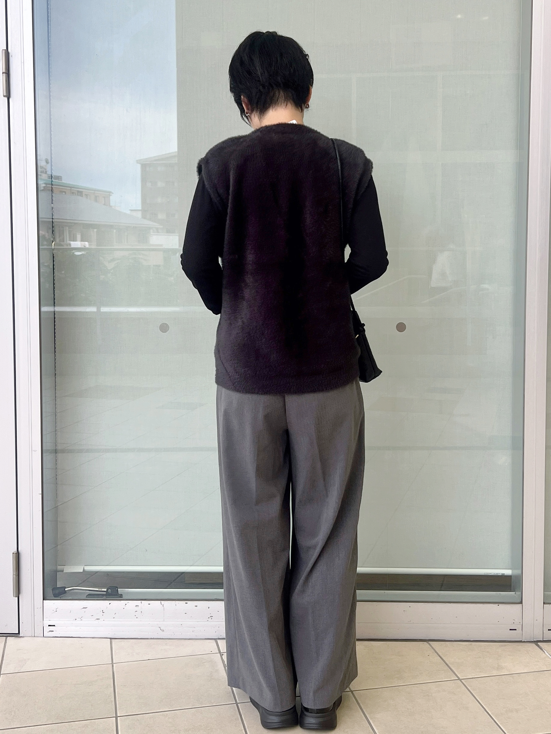 yo-koさんの「OPAQUE.CLIP｜フェザーヤーンニットベスト【洗濯機OK】」を使ったコーディネート