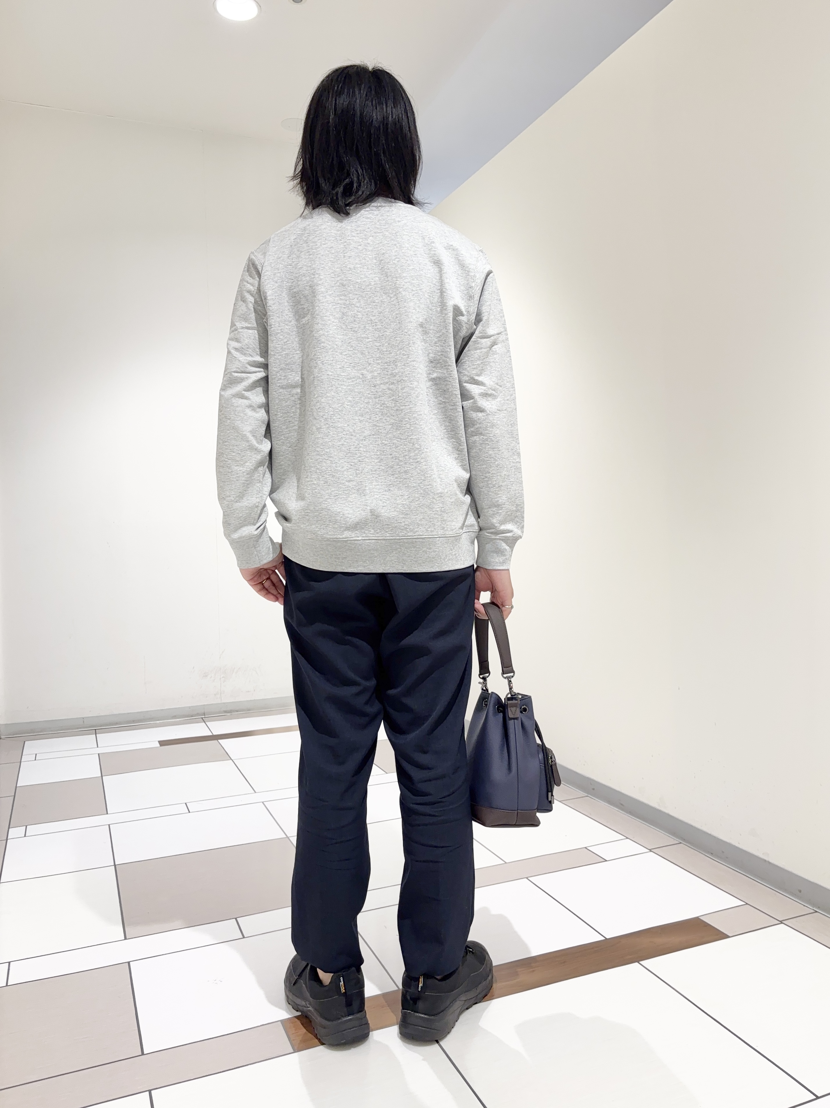 及川さんの「TAKEO KIKUCHI｜ワンポイント刺繍 ミニ裏毛 プルオーバージャージ」を使ったコーディネート