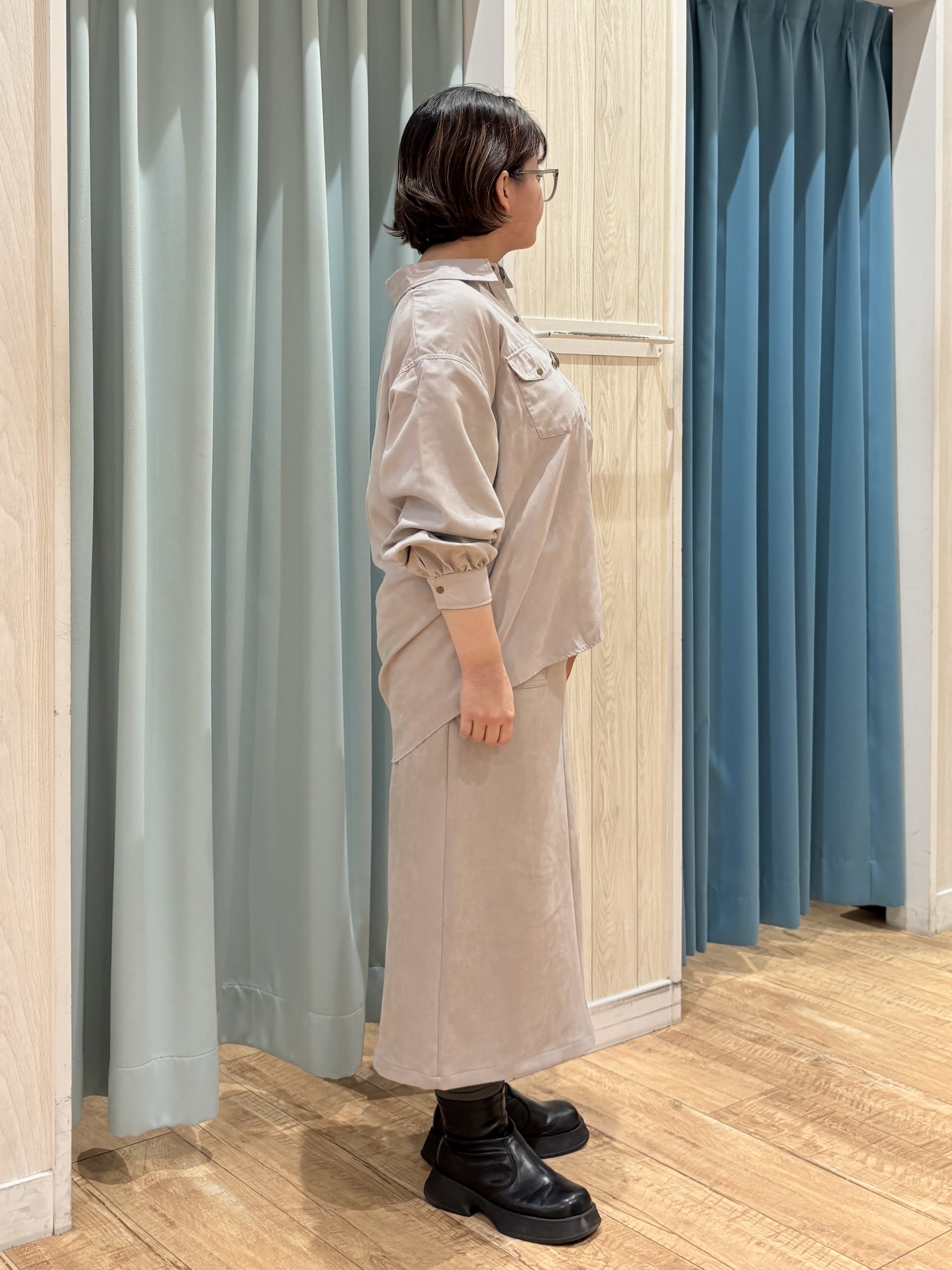 砂糖さんの「SHOO･LA･RUE｜【S-LL/洗濯機可】なめらかさが心地いい。スエード調ポケットシャツ」を使ったコーディネート
