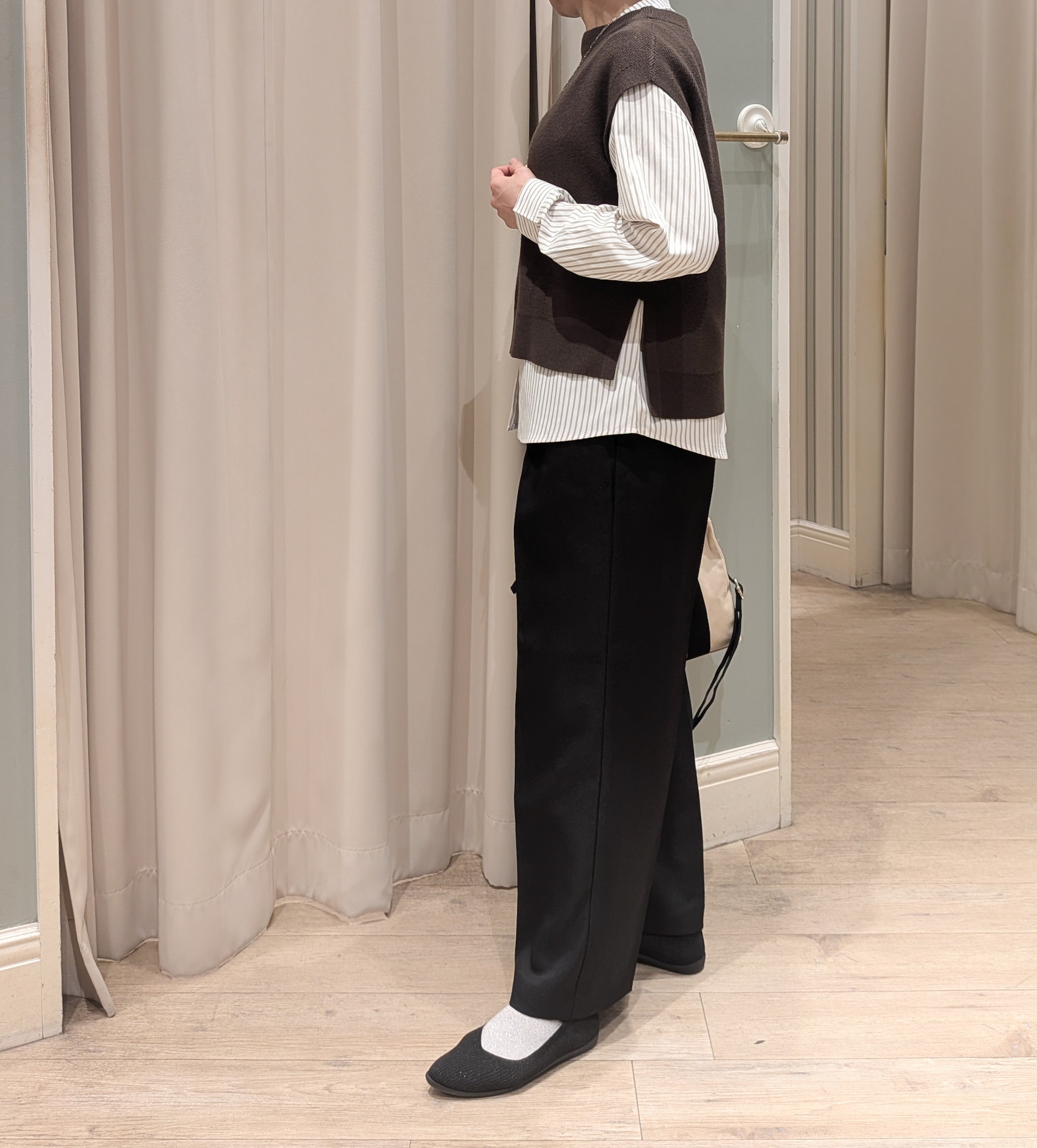 ちゃさんの「grove｜【2点セット/時短・着回し】着るだけでコーデが完成 ニットベスト&times;シャツ」を使ったコーディネート