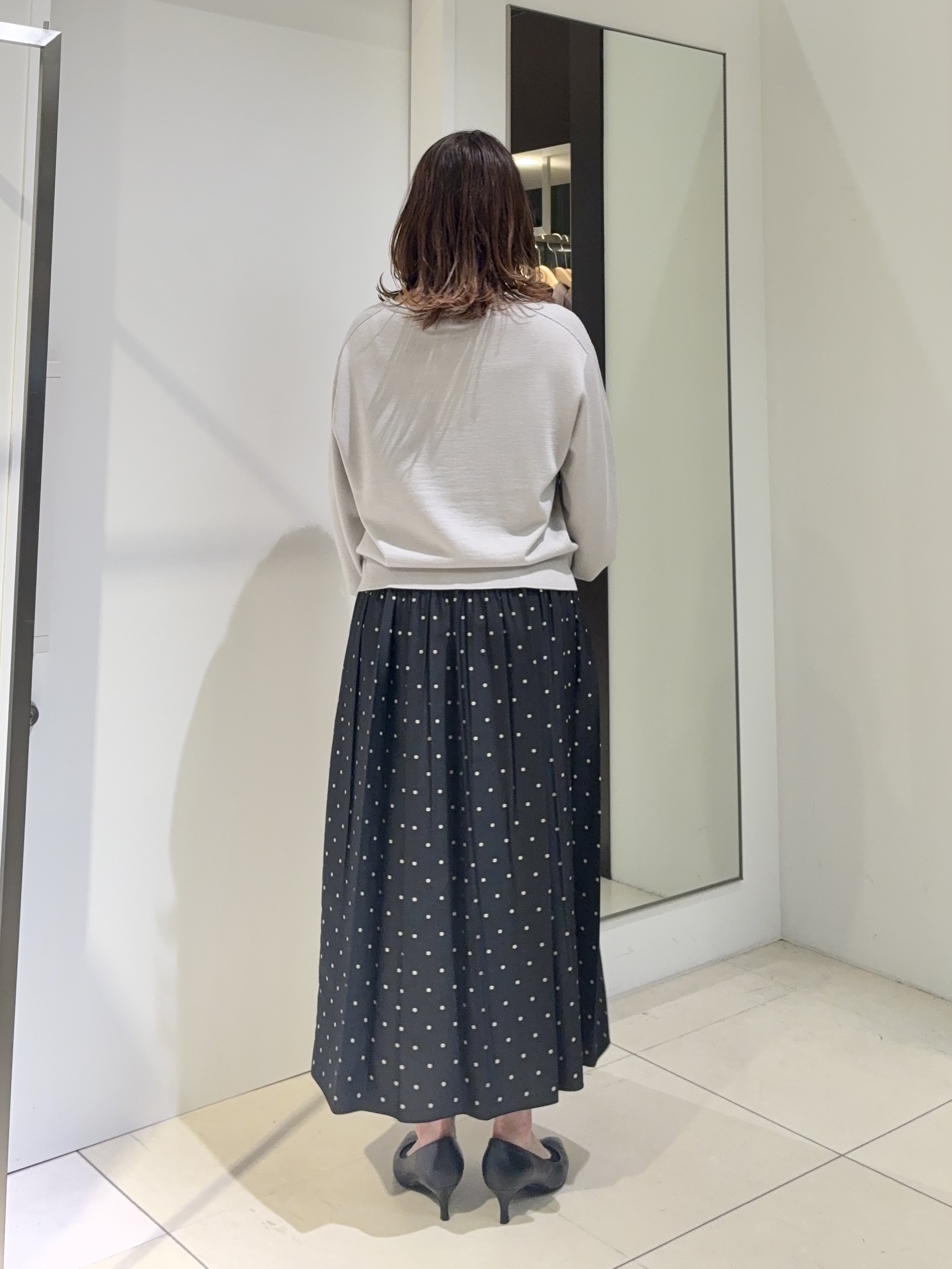 tomoさんの「UNTITLED｜【大人の抜け感/8色展開】ボリュームスリーブニットプルオーバー」を使ったコーディネート