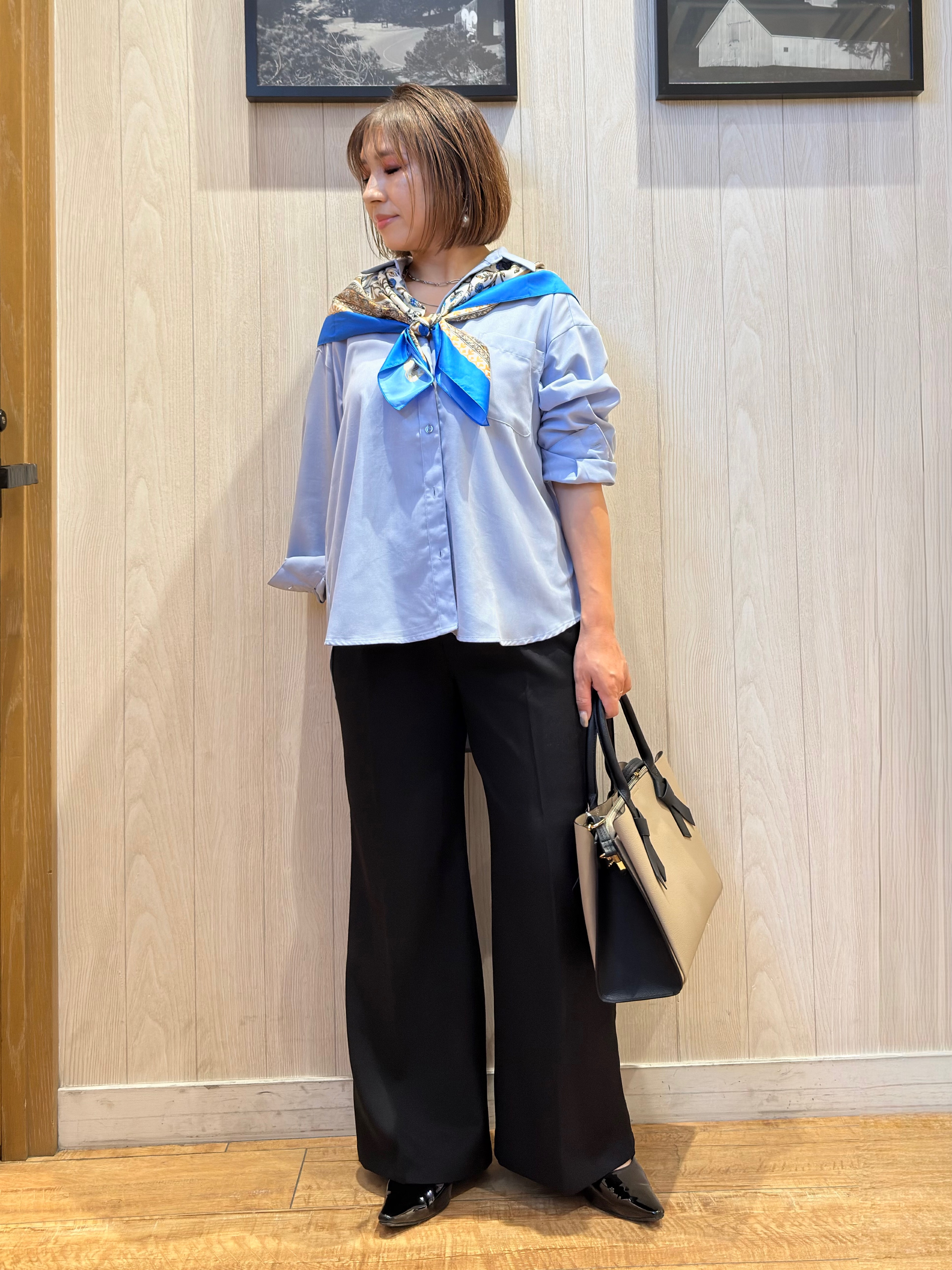 Megさんの「SHOO･LA･RUE｜【洗濯後しわになりにくい/S-LL】気分で選ぶ 大人のデイリー使いに ベーシックシャツ」を使ったコーディネート