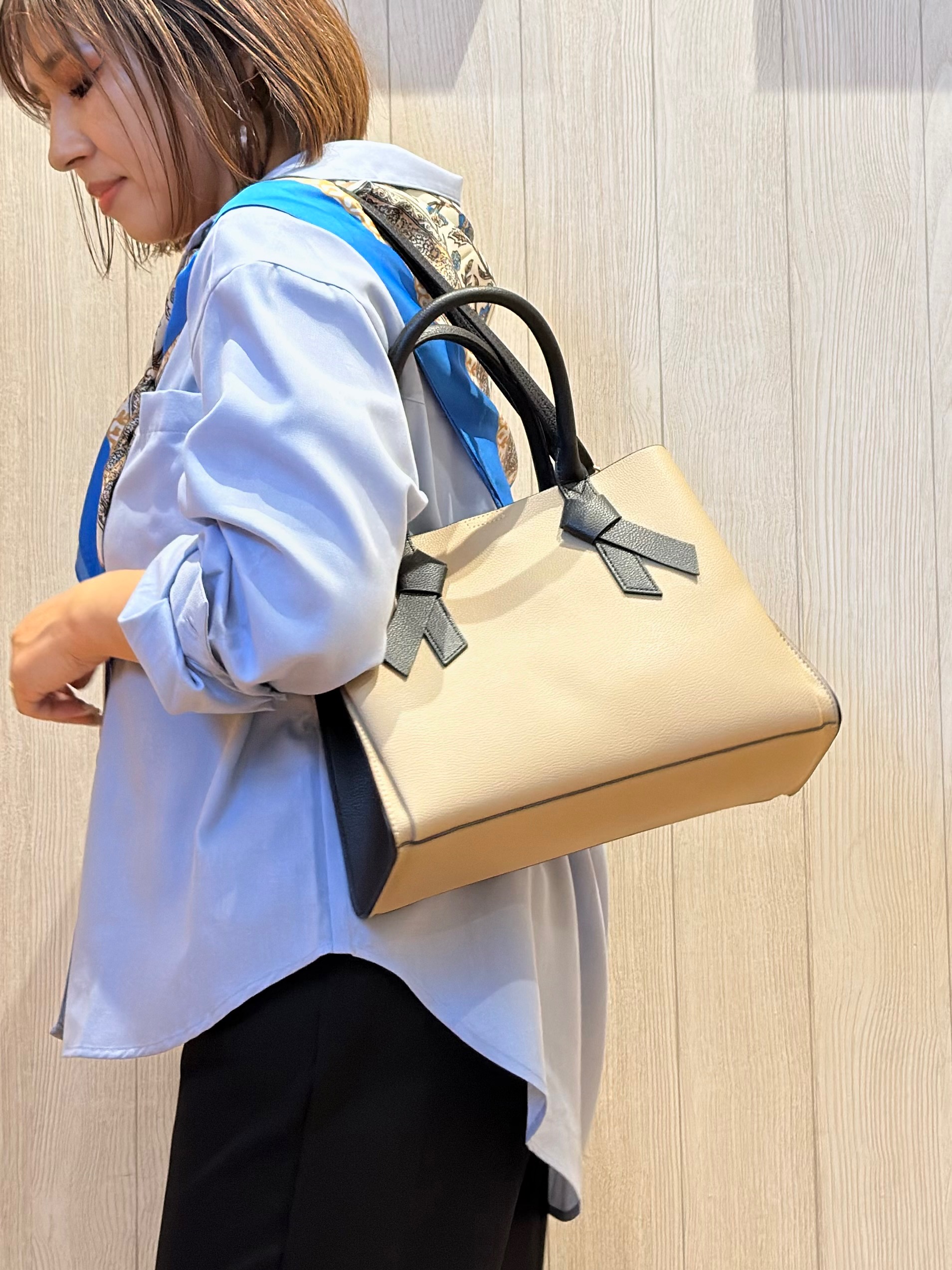 Megさんの「SHOO･LA･RUE｜【洗濯後しわになりにくい/S-LL】気分で選ぶ 大人のデイリー使いに ベーシックシャツ」を使ったコーディネート