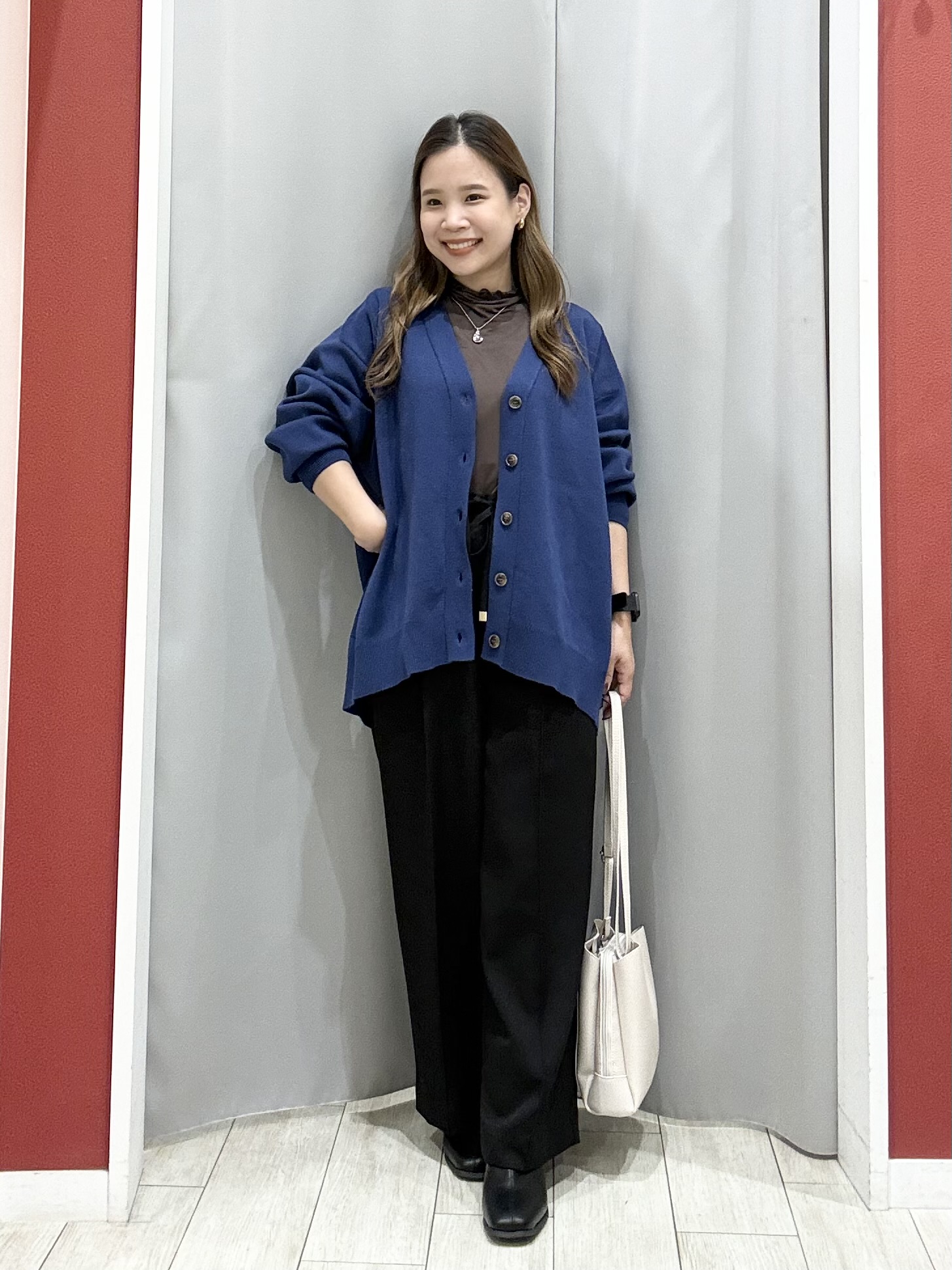 shioさんの「SHOO･LA･RUE｜【毛玉になりにくい/S-LL/洗濯機可/体型カバー】Vネックゆったりカーディガン」を使ったコーディネート