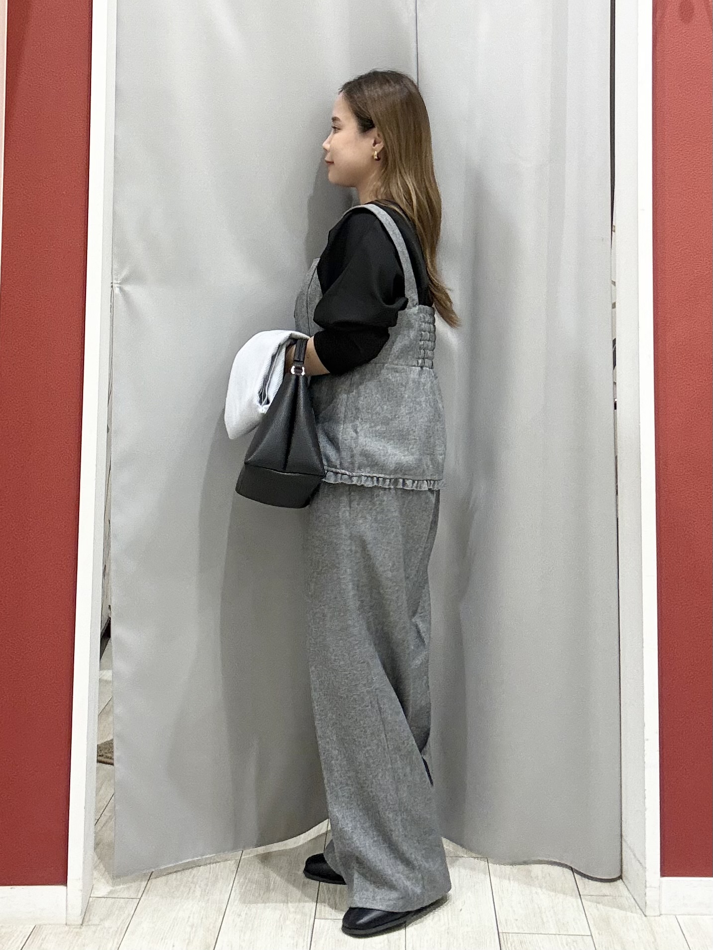 shioさんの「SHOO･LA･RUE｜【2点セット／着方いろいろ】ビスチェ&times;センタープレスパンツ セットアップ」を使ったコーディネート
