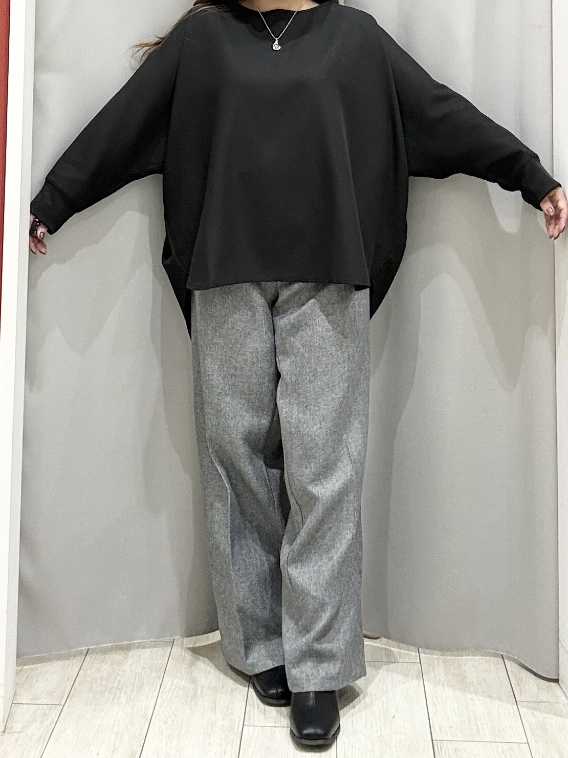 shioさんの「SHOO･LA･RUE｜【2点セット／着方いろいろ】ビスチェ&times;センタープレスパンツ セットアップ」を使ったコーディネート