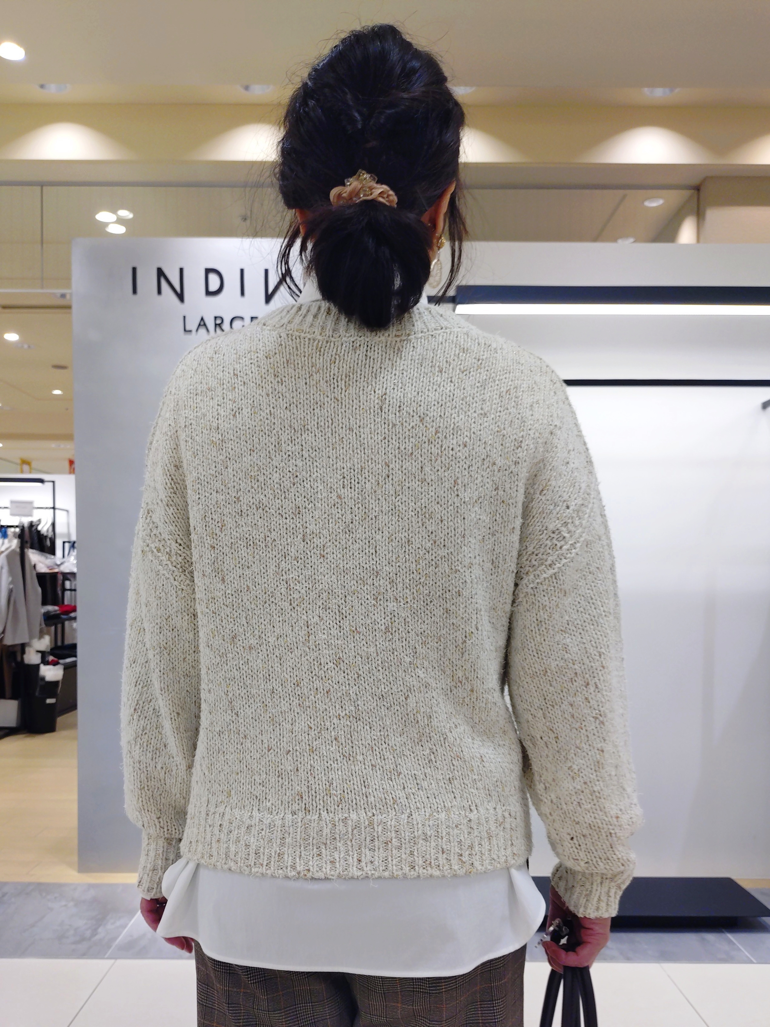 TOMOMIさんの「INDIVI｜【ストレッチ◎】取外し可ボウタイシャツ」を使ったコーディネート