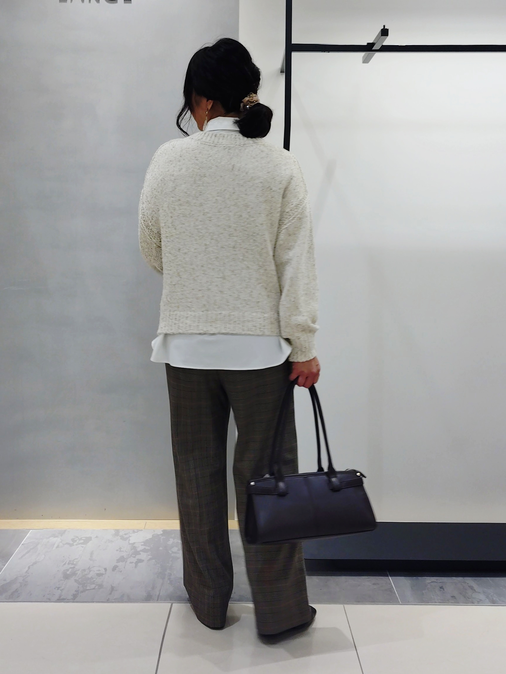 TOMOMIさんの「INDIVI｜【ストレッチ◎】取外し可ボウタイシャツ」を使ったコーディネート