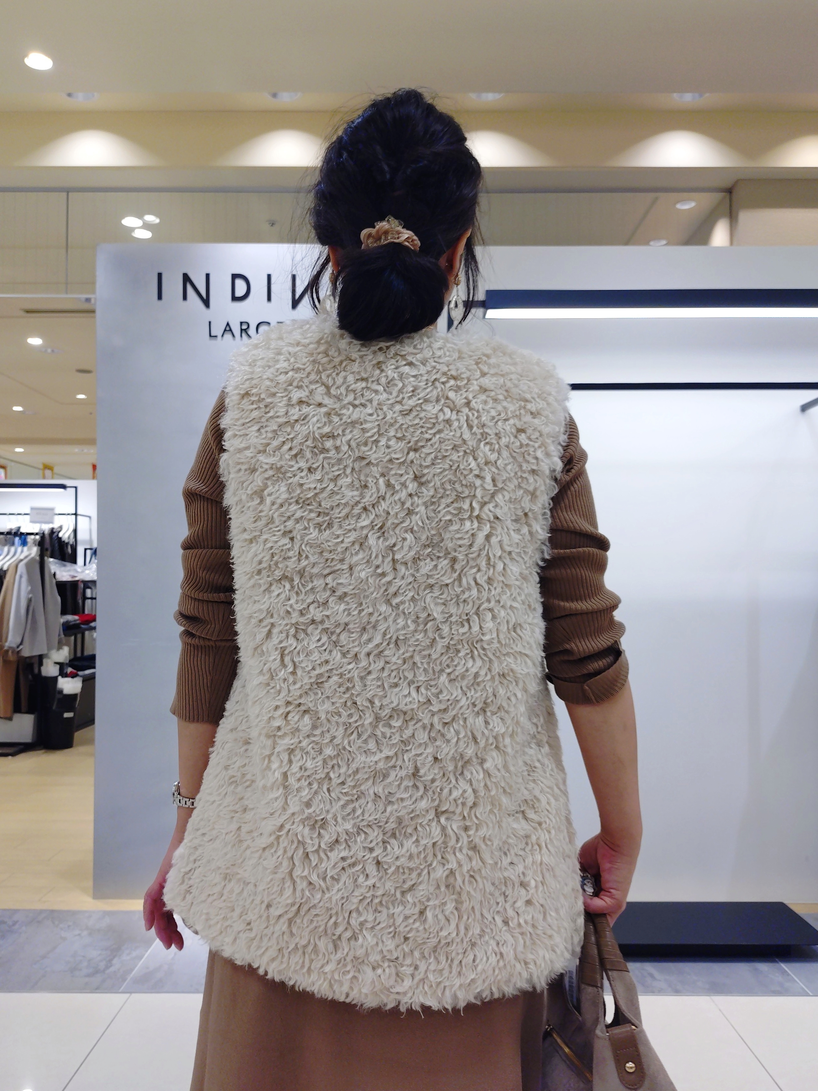 TOMOMIさんの「INDIVI｜【一着でコーデ完成！】ニットコンビ 美スタイルワンピース」を使ったコーディネート
