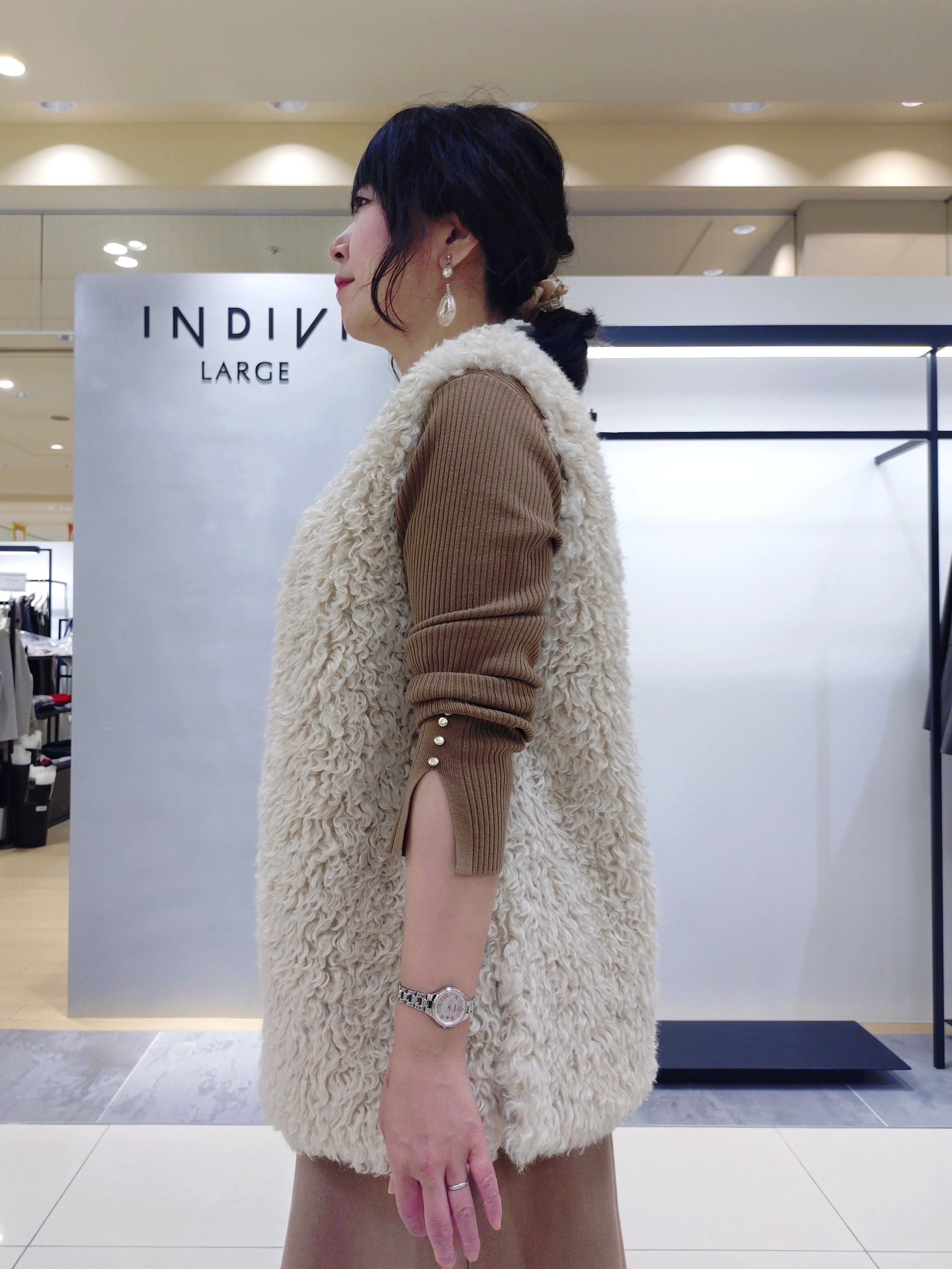 TOMOMIさんの「INDIVI｜【一着でコーデ完成！】ニットコンビ 美スタイルワンピース」を使ったコーディネート