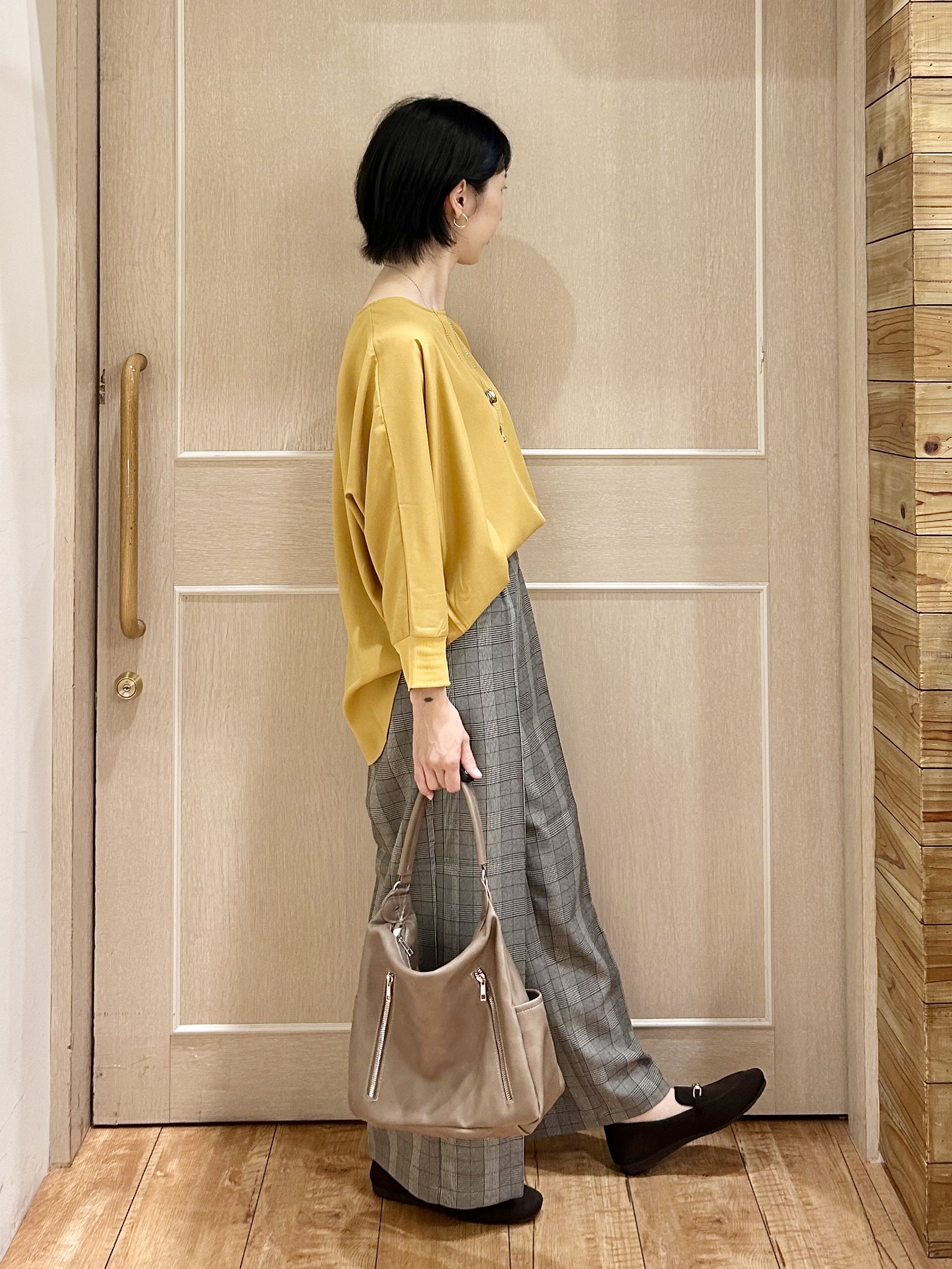 ちぐささんの「SHOO･LA･RUE｜【着丈選べる/洗濯後しわになりにくい】インせず着られる ドルマンブラウス」を使ったコーディネート