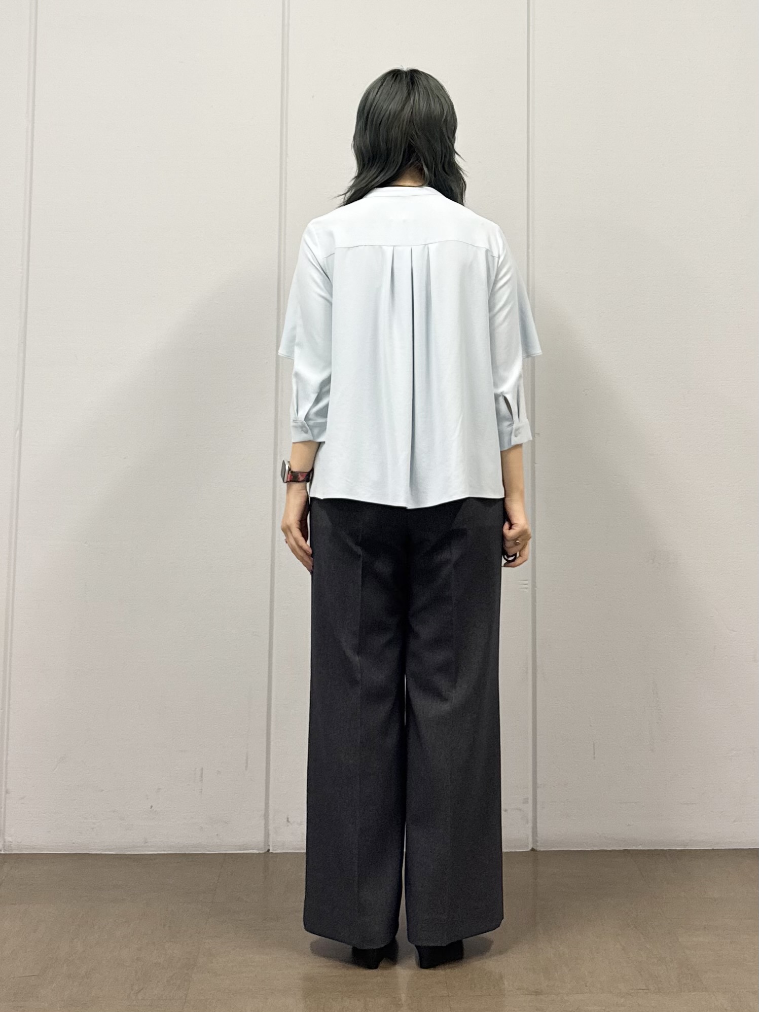 mizukiさんの「INDIVI｜【羽織りにも！/UVケア/着る日傘】ケープ風ブラウス」を使ったコーディネート