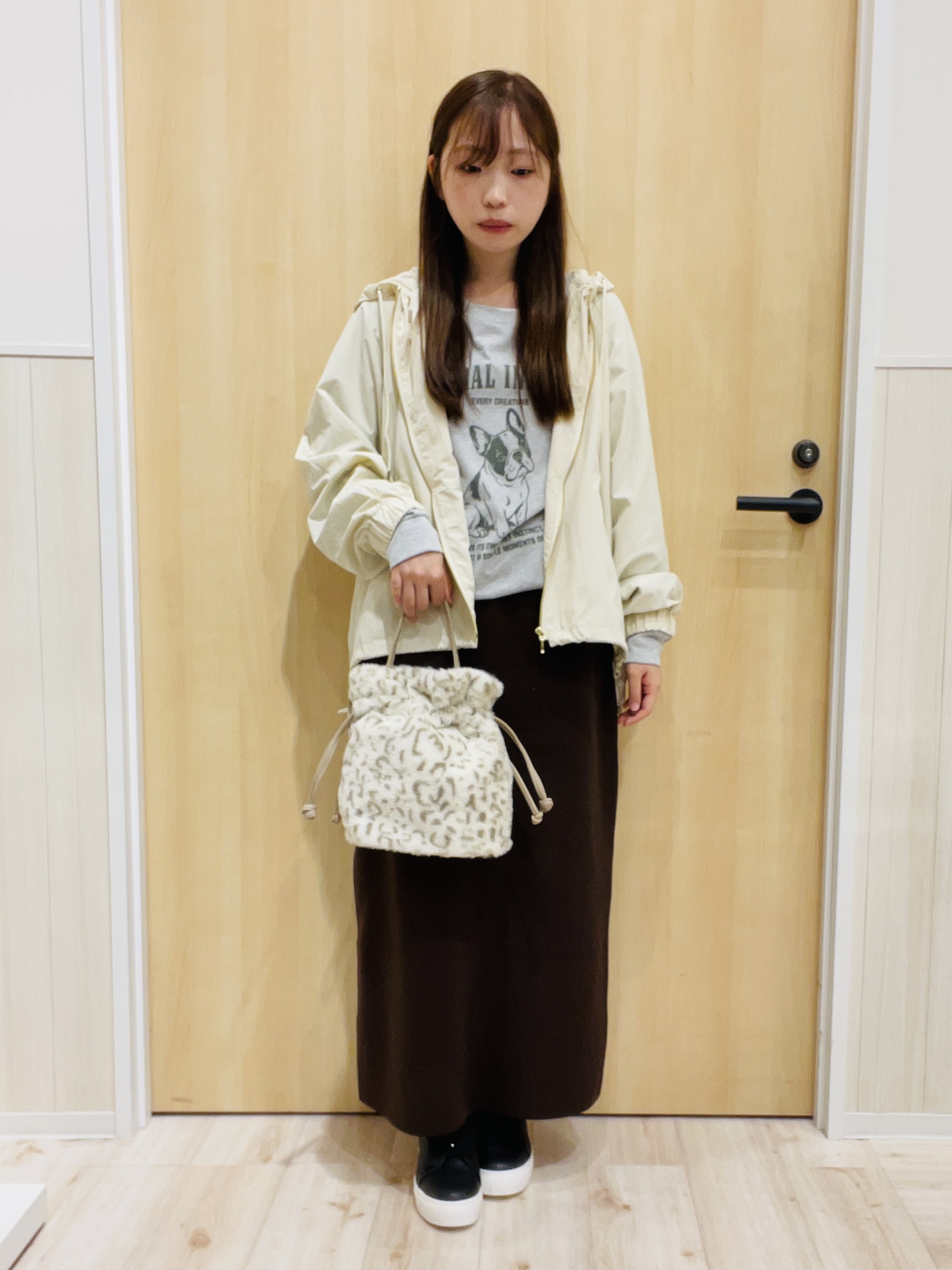 minamiさんの「SHOO･LA･RUE｜【S-LL/撥水】ゴールドパーツで女性らしく ギャザーブルゾン」を使ったコーディネート