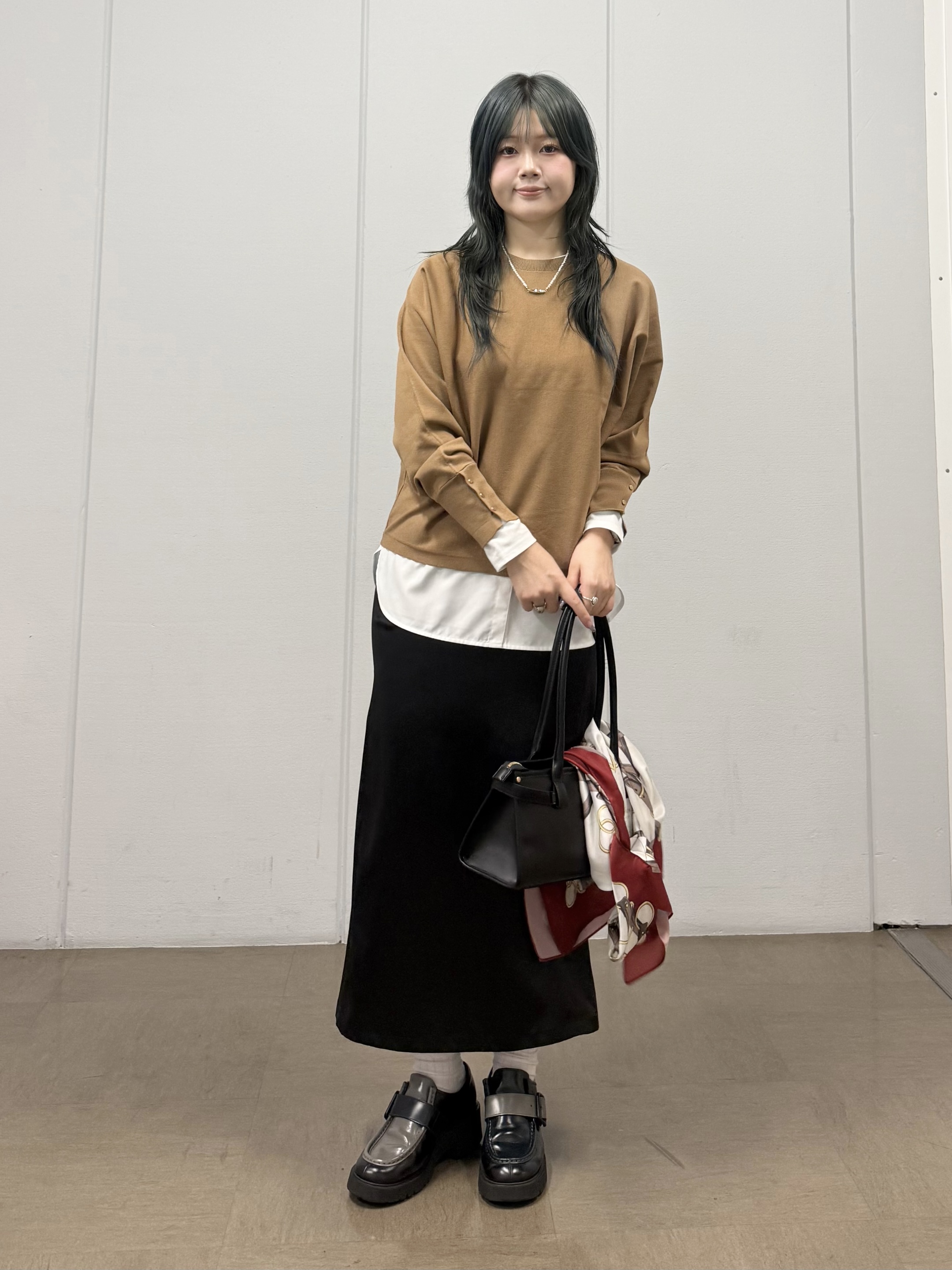 mizukiさんの「INDIVI｜【選べる6色／ストレッチ◎】きれいめドルマンスリーブニット」を使ったコーディネート