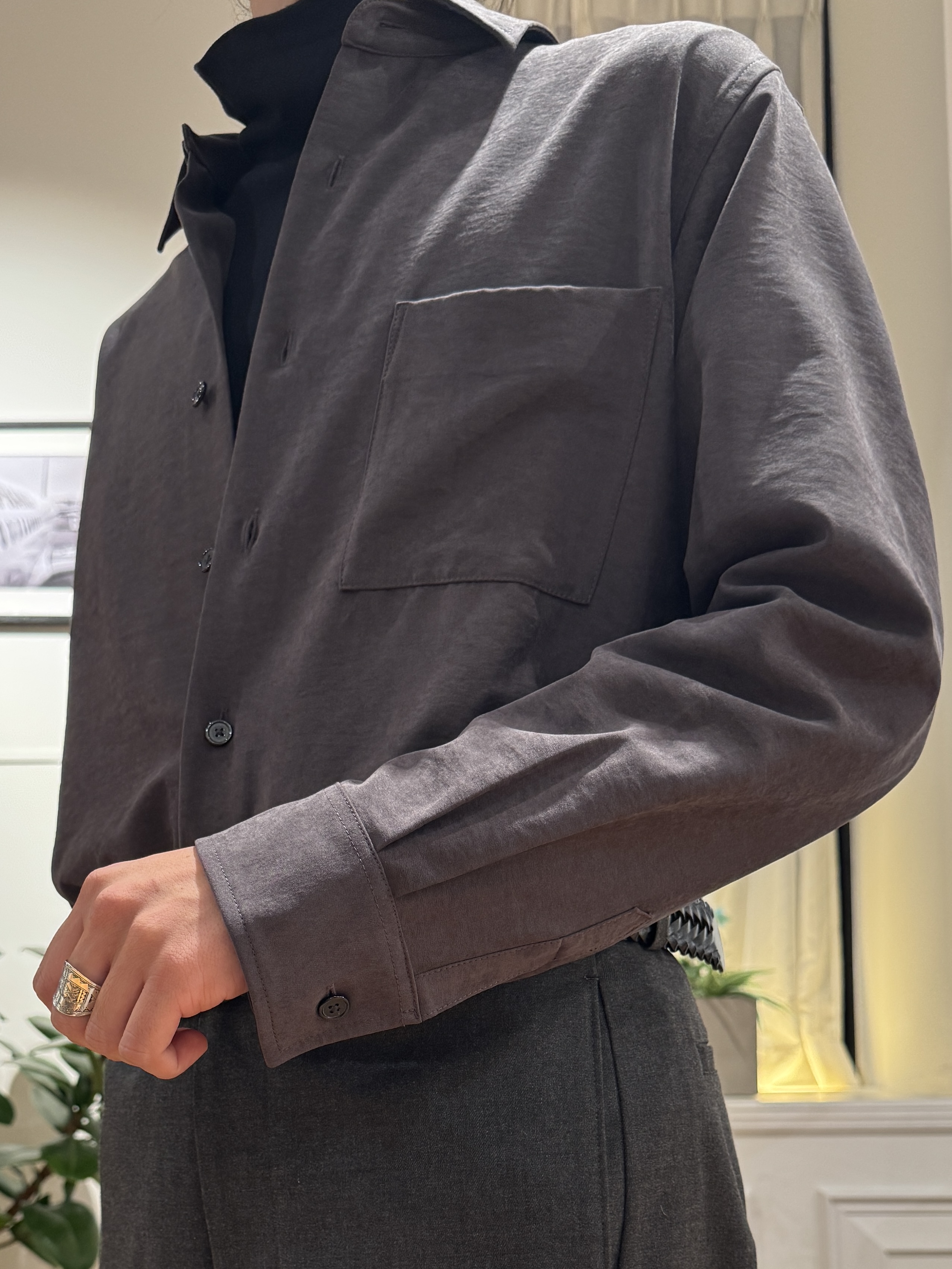 kawarataniさんの「DRESSTERIOR｜【ウォッシャブル】スウェードタッチ キュプラフィブリル シャツ」を使ったコーディネート