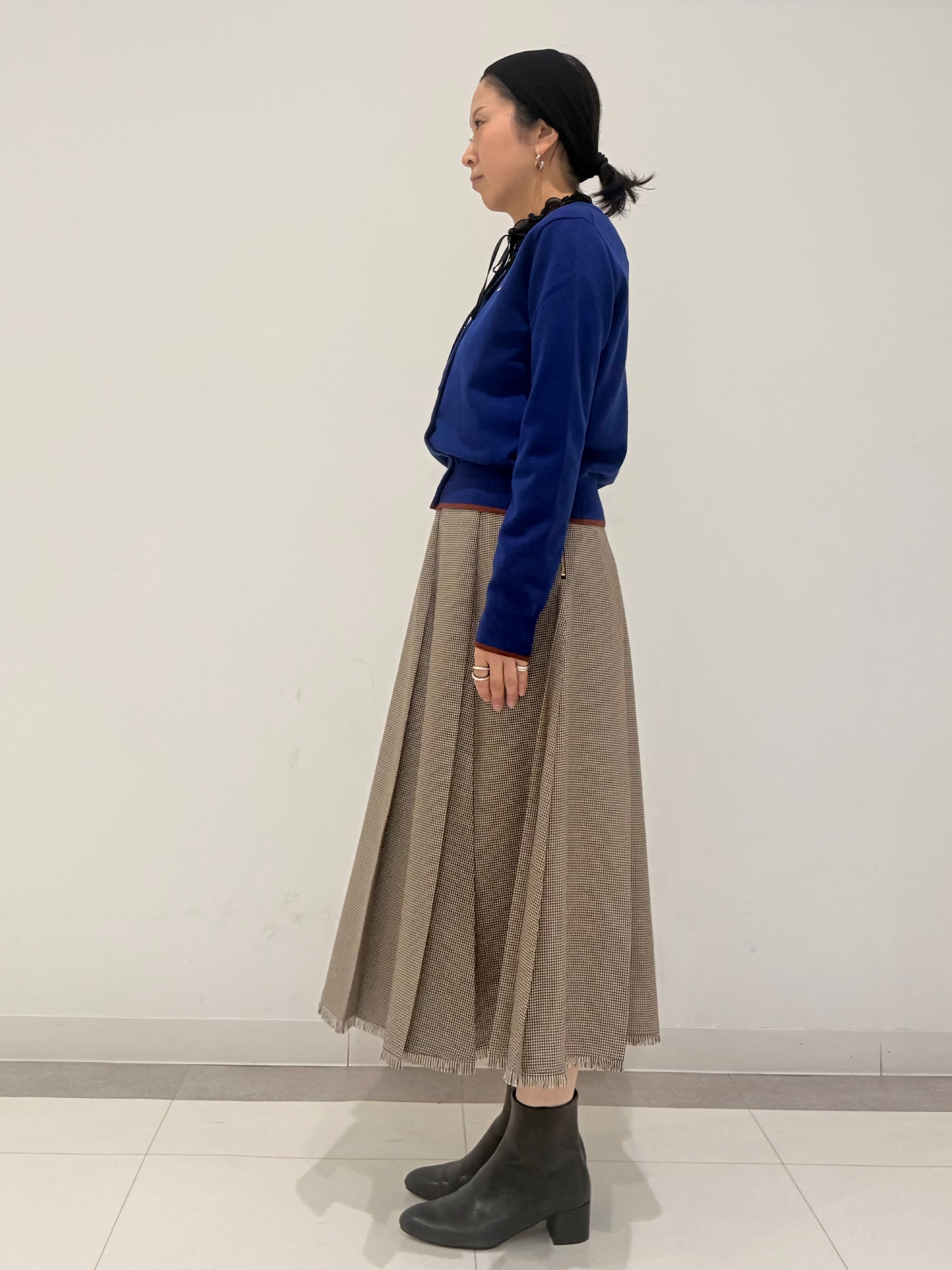MIYAKAWAさんの「DRESSTERIOR｜ゼニアバル―ファキャッシュウールクルーネックカーディガン」を使ったコーディネート