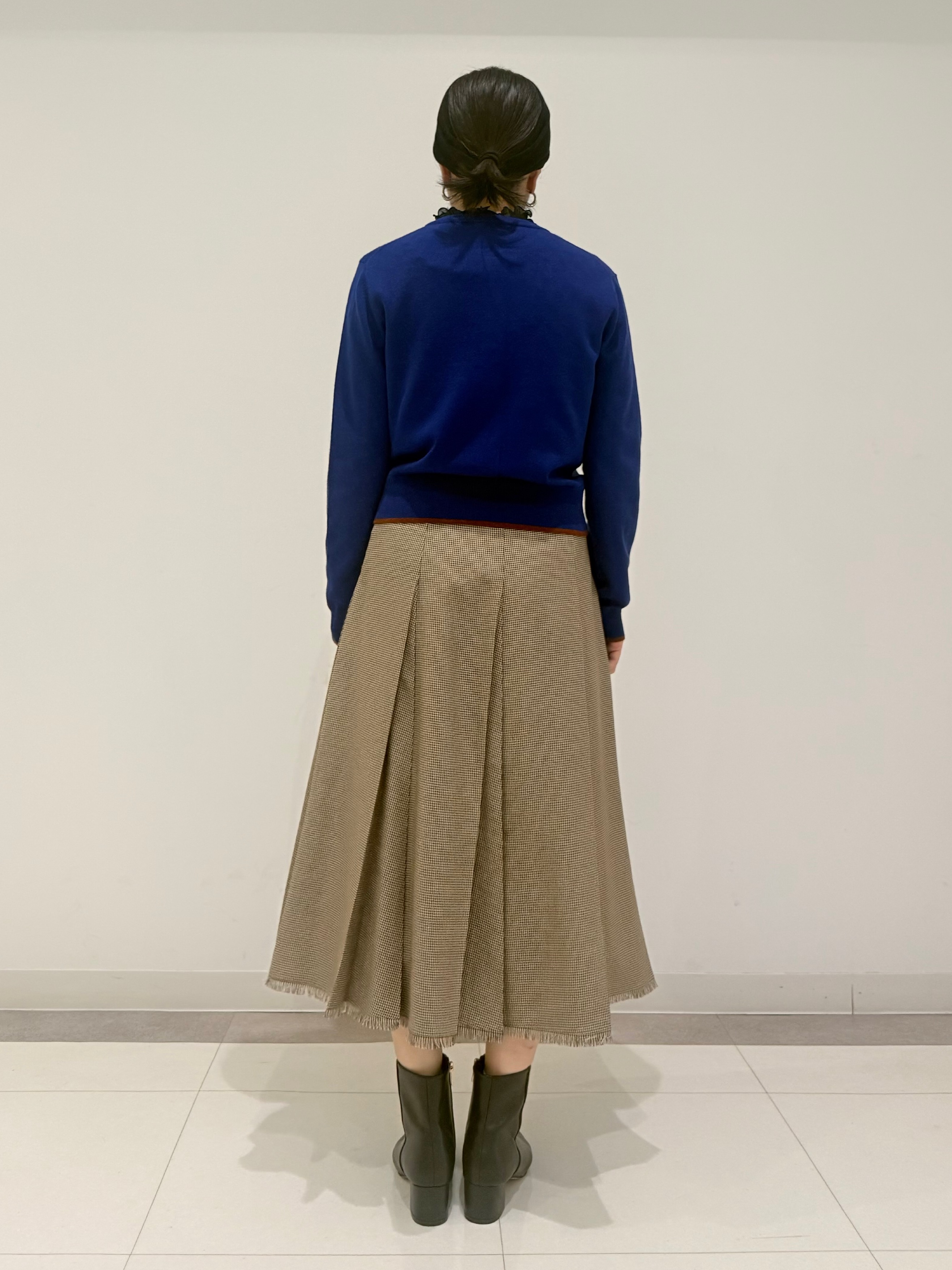 MIYAKAWAさんの「DRESSTERIOR｜ゼニアバル―ファキャッシュウールクルーネックカーディガン」を使ったコーディネート