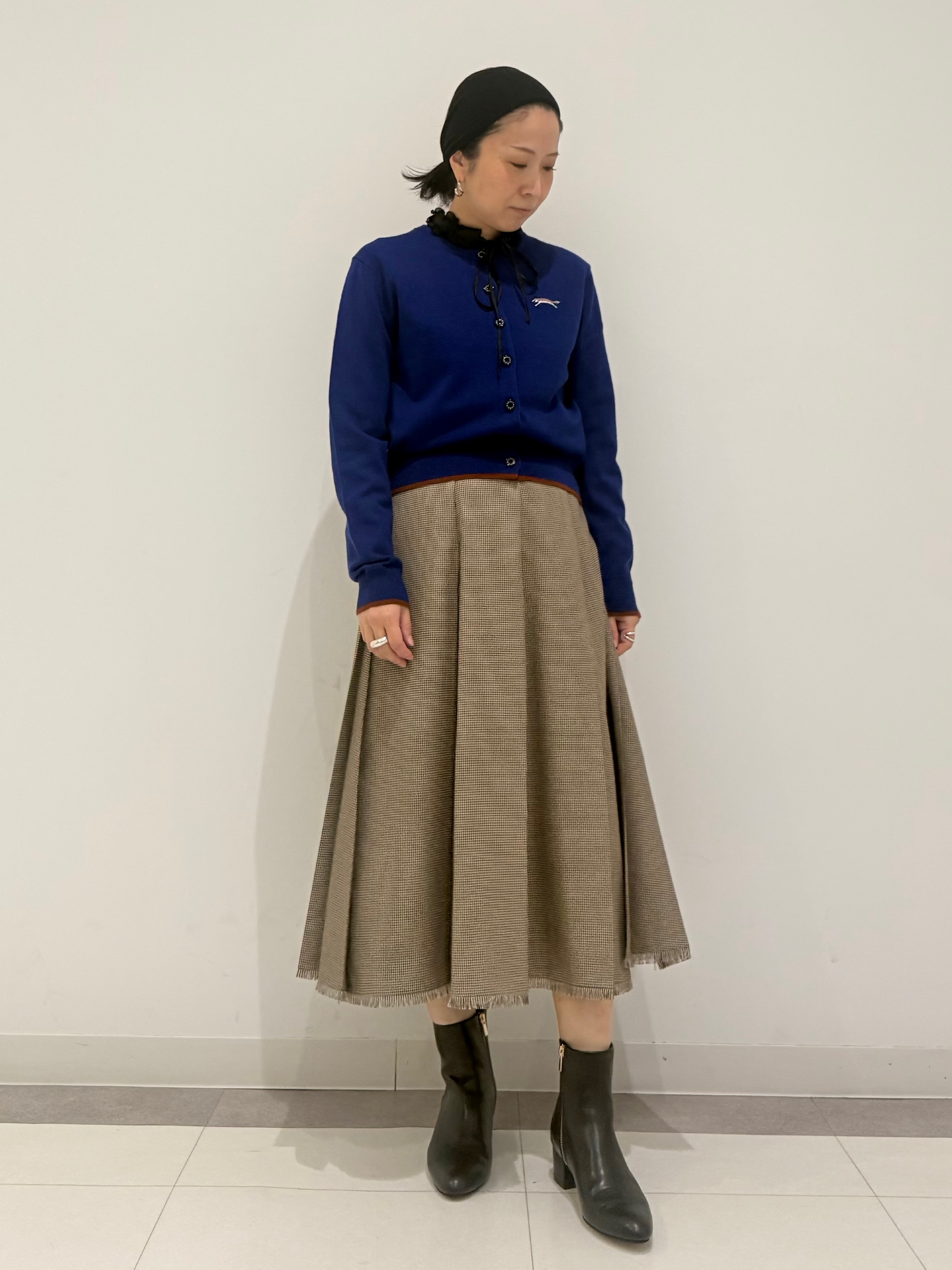 MIYAKAWAさんの「DRESSTERIOR｜ゼニアバル―ファキャッシュウールクルーネックカーディガン」を使ったコーディネート