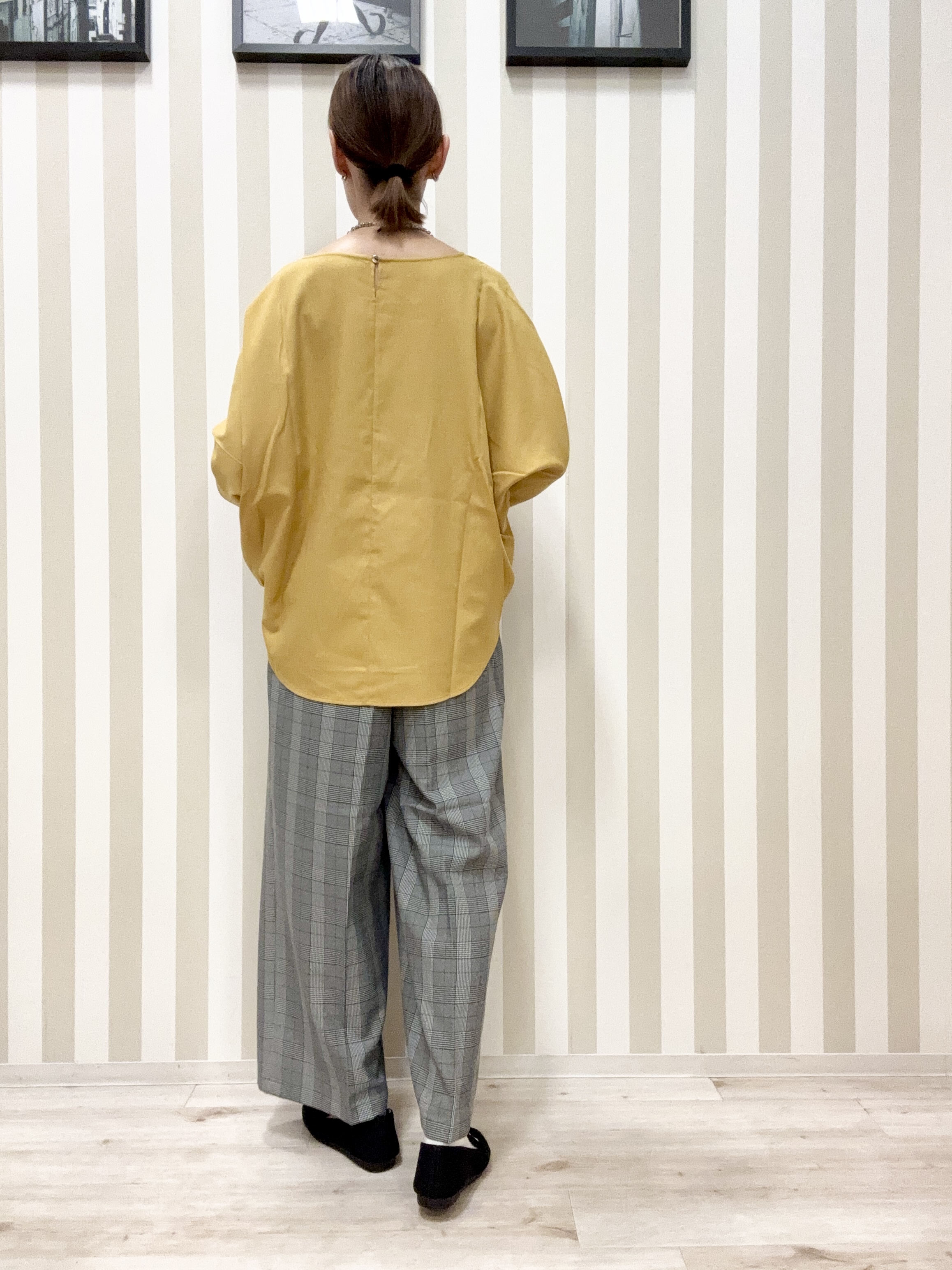 まつこさんの「SHOO･LA･RUE｜【着丈選べる/洗濯後しわになりにくい】インせず着られる ドルマンブラウス」を使ったコーディネート