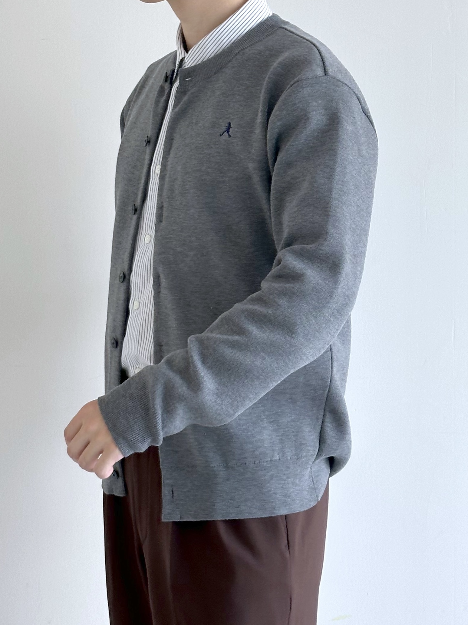 イッシーさんの「TAKEO KIKUCHI｜【BOWLER HAT LABEL】日本製クルーネックカーディガン」を使ったコーディネート
