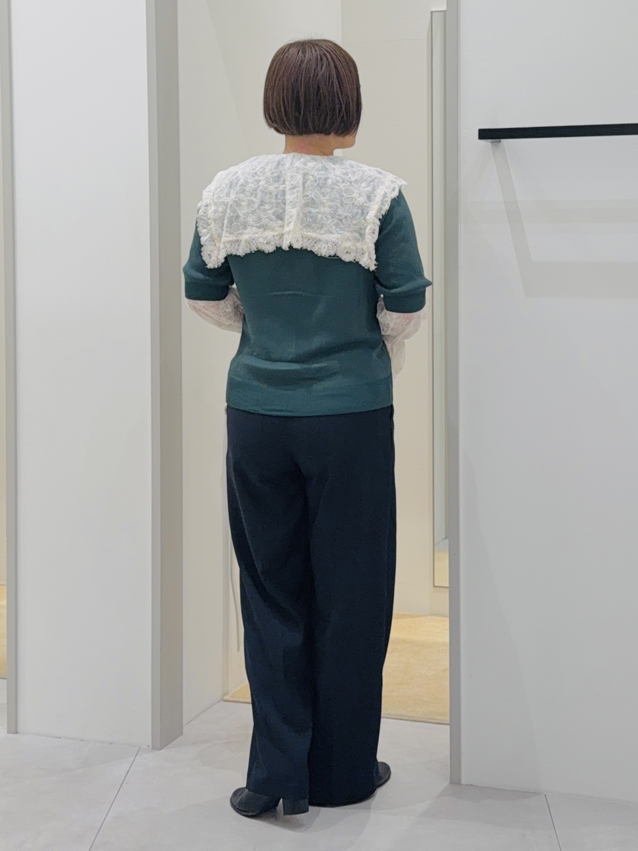 タナさんの「THE SHOP TK｜【秋始めにちょうどいい/毛玉防止】すっきりVネック秋色6分袖ニット」を使ったコーディネート
