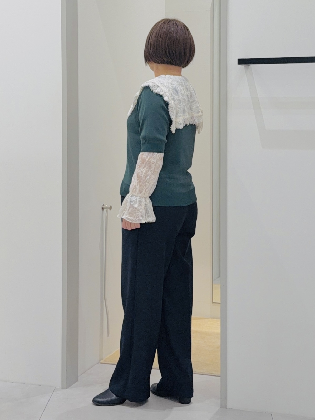 タナさんの「THE SHOP TK｜【秋始めにちょうどいい/毛玉防止】すっきりVネック秋色6分袖ニット」を使ったコーディネート