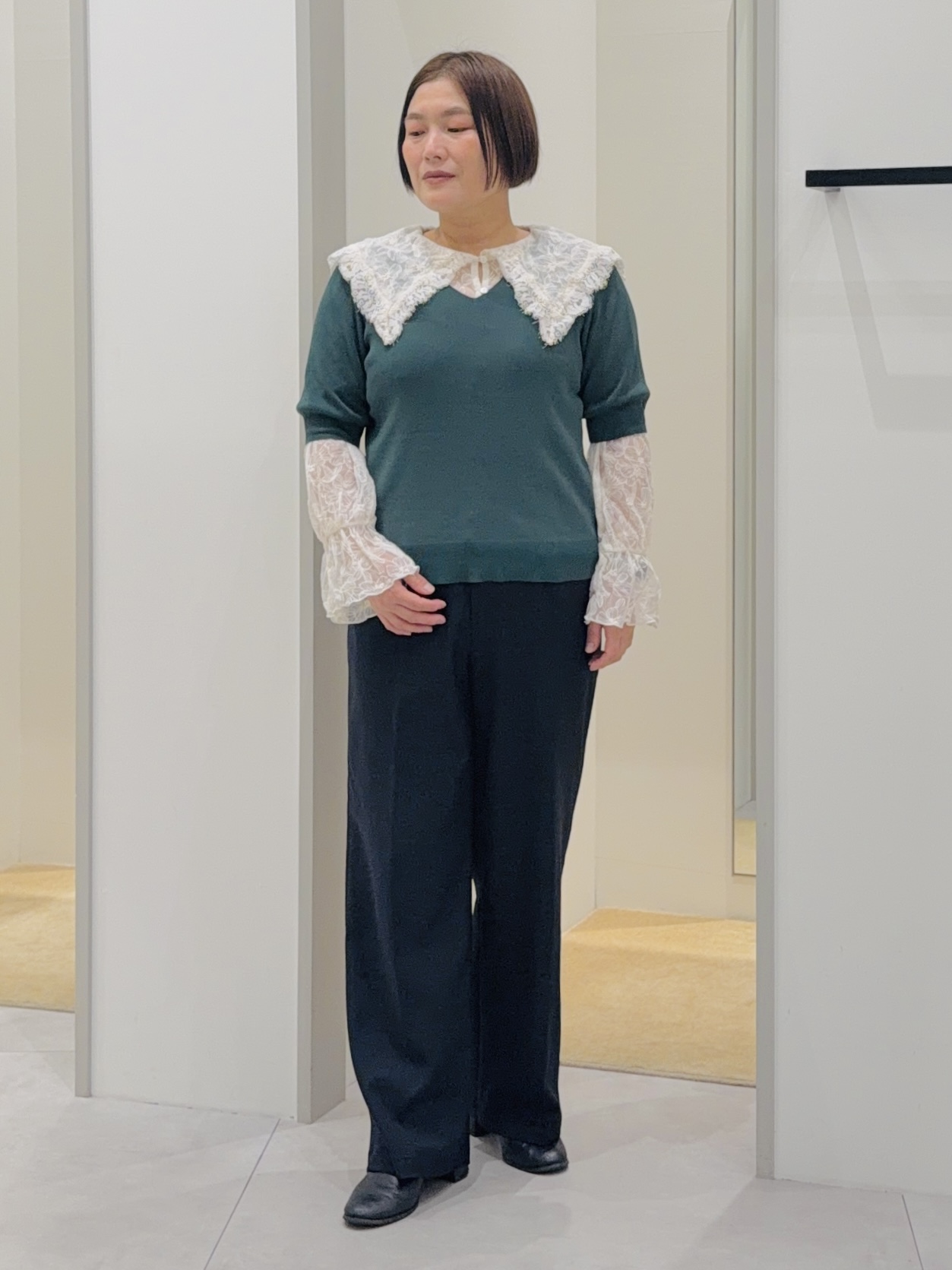 タナさんの「THE SHOP TK｜【秋始めにちょうどいい/毛玉防止】すっきりVネック秋色6分袖ニット」を使ったコーディネート