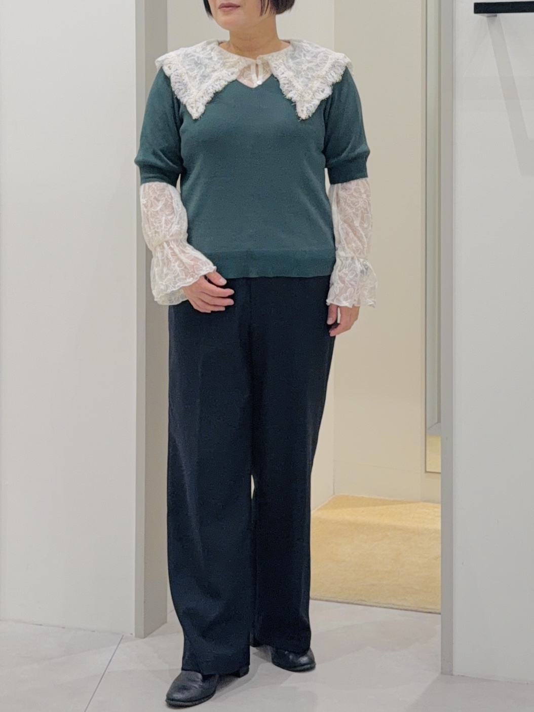 タナさんの「THE SHOP TK｜【秋始めにちょうどいい/毛玉防止】すっきりVネック秋色6分袖ニット」を使ったコーディネート
