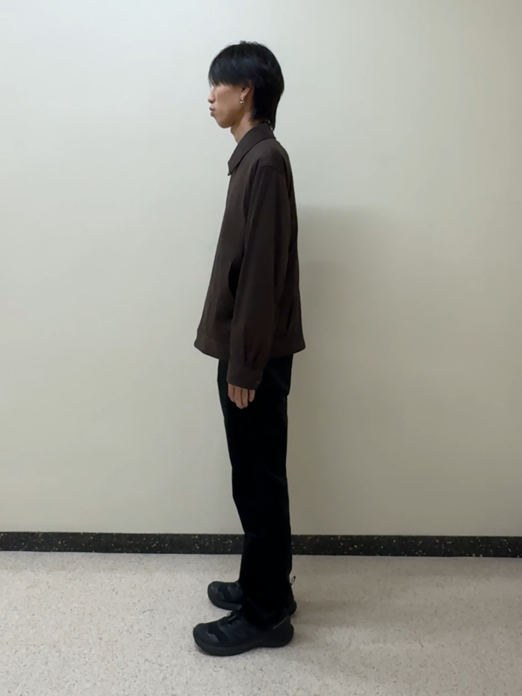 平畑慶さんの「TAKEO KIKUCHI｜デニム＆スウェード調 ジップブルゾン」を使ったコーディネート