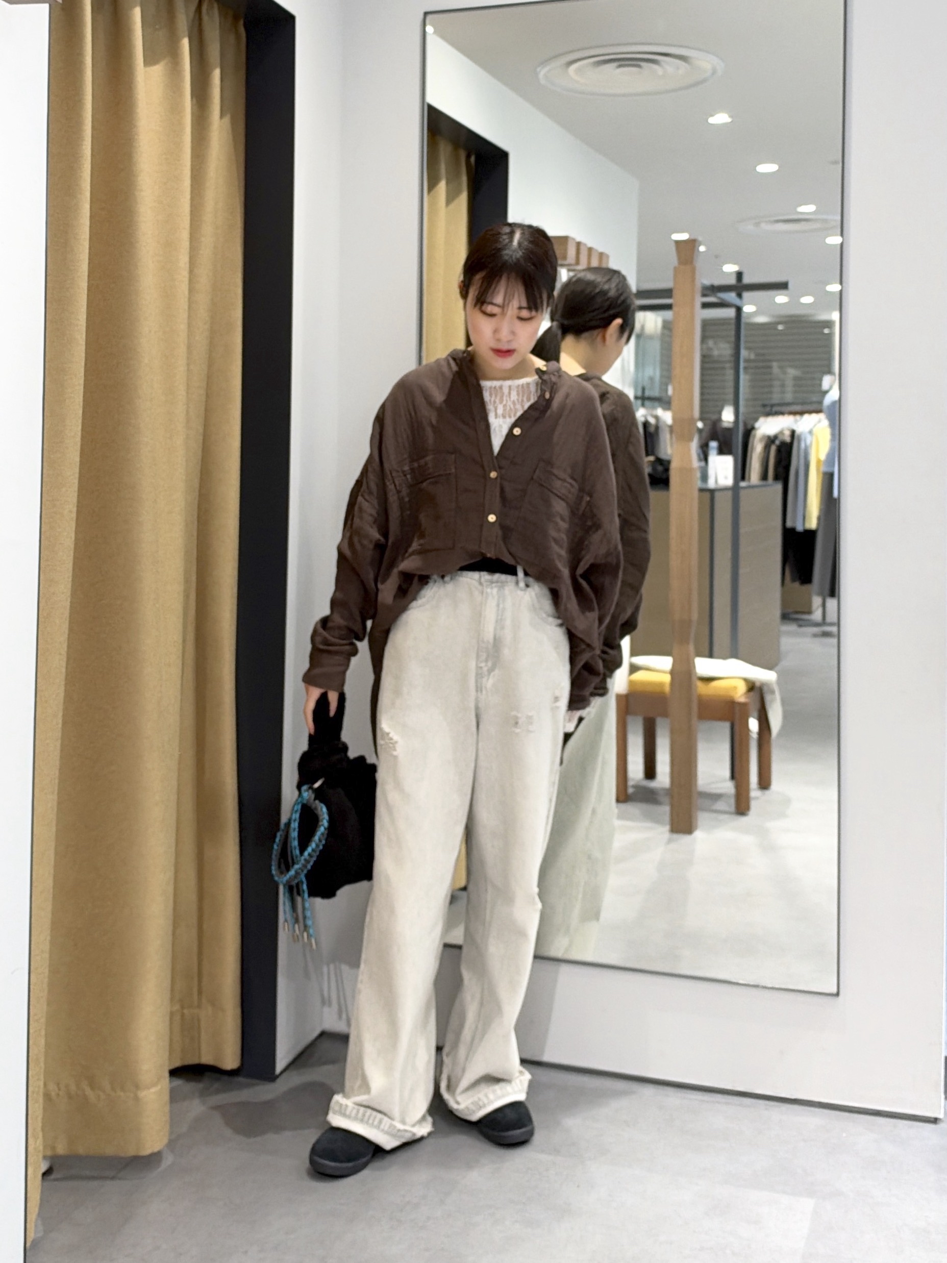 Renoさんの「INDIVI｜ガーゼデニムシャツ」を使ったコーディネート