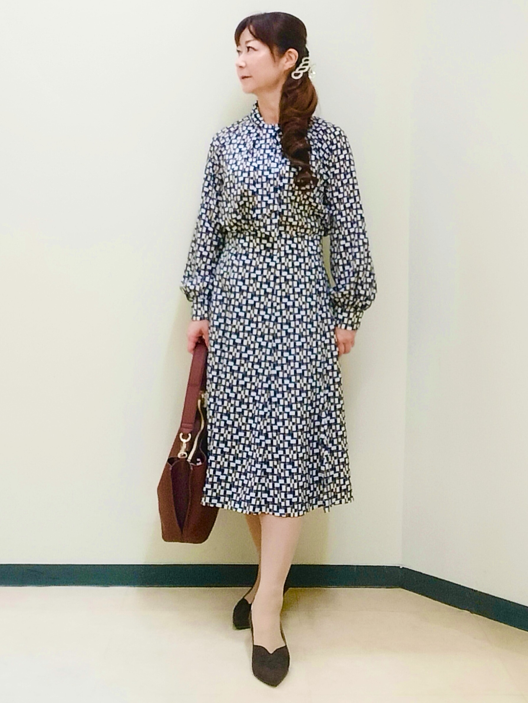 花さんの「Reflect｜【SS-4Lサイズ／セットアップ】幾何柄プリント ボウタイデザインブラウス」を使ったコーディネート