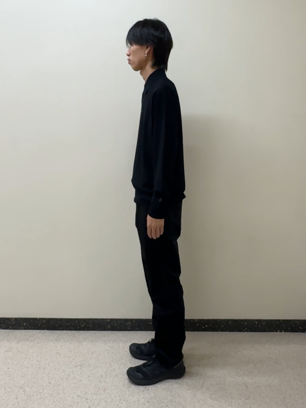 平畑慶さんの「TAKEO KIKUCHI｜レーヨン ニット ポロシャツ」を使ったコーディネート