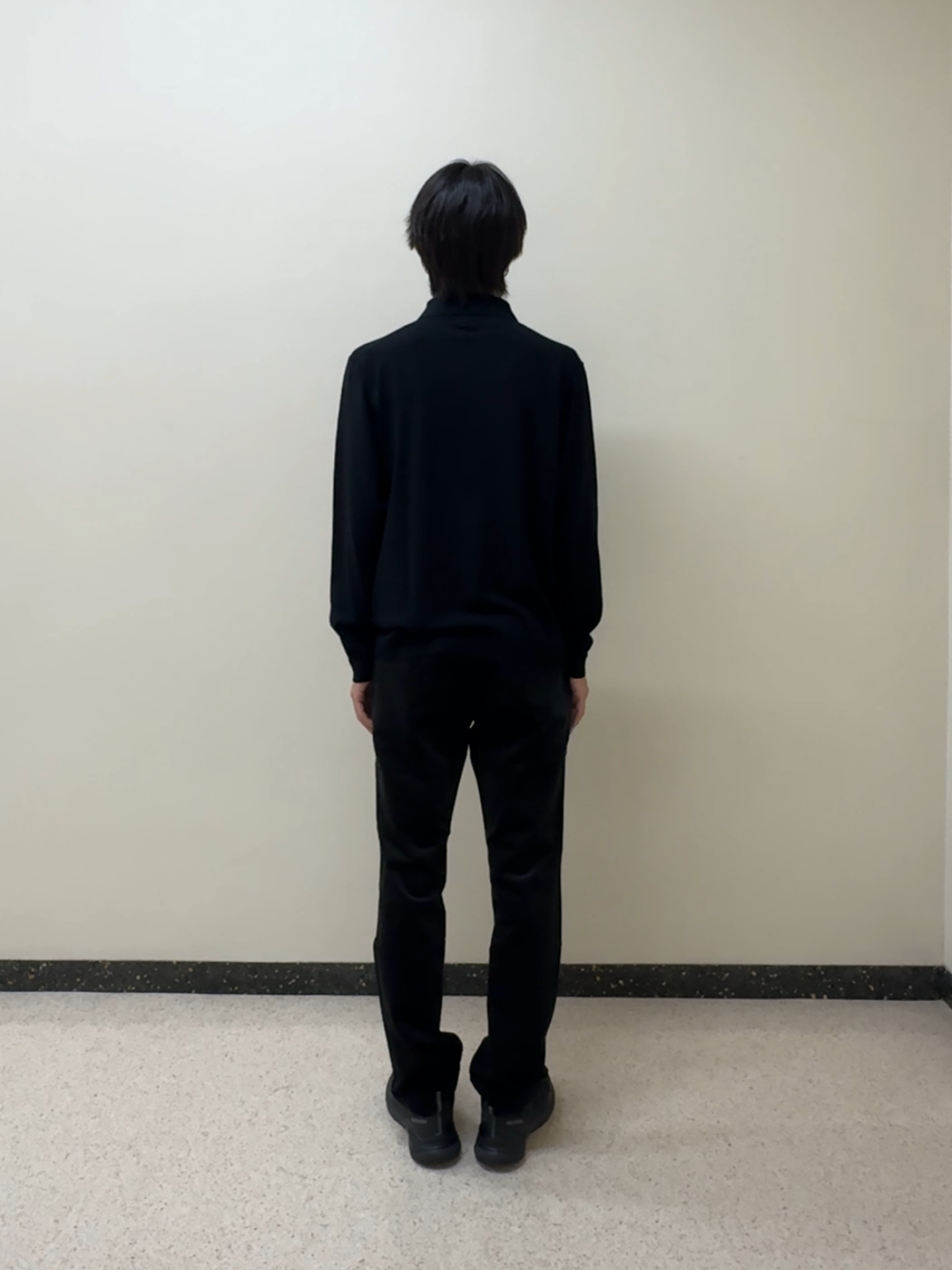 平畑慶さんの「TAKEO KIKUCHI｜レーヨン ニット ポロシャツ」を使ったコーディネート