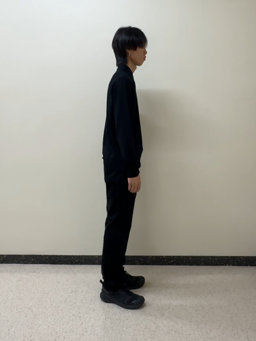 平畑慶さんの「TAKEO KIKUCHI｜レーヨン ニット ポロシャツ」を使ったコーディネート