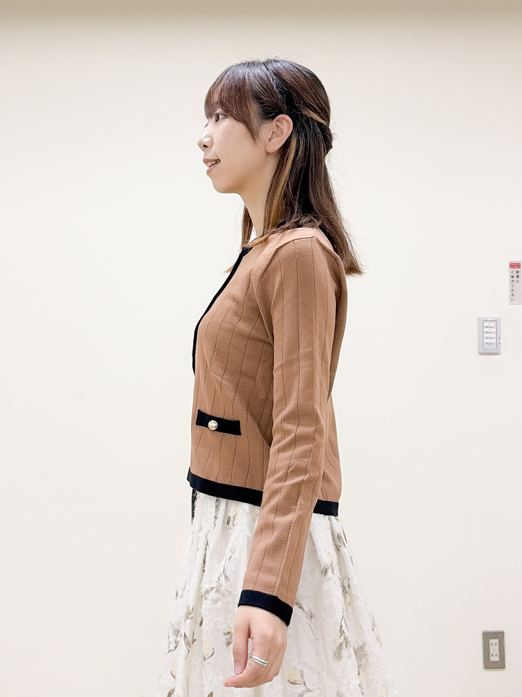 yurinaさんの「index｜バイカラークルーネックカーディガン【洗濯機OK】」を使ったコーディネート