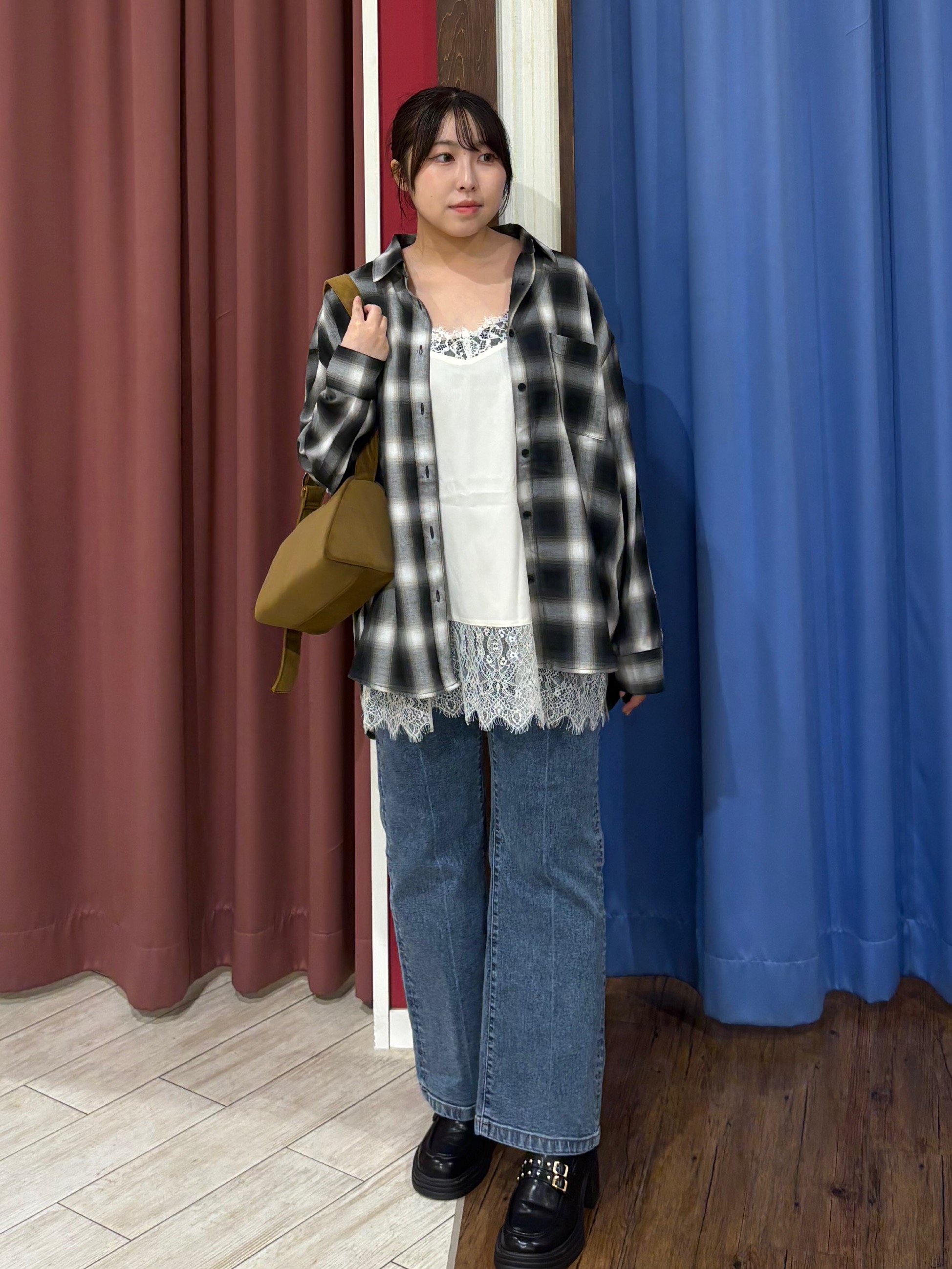 SAKUさんの「SHOO･LA･RUE｜【洗濯機可】配色メロウで華やかに アソート楊柳トップス」を使ったコーディネート