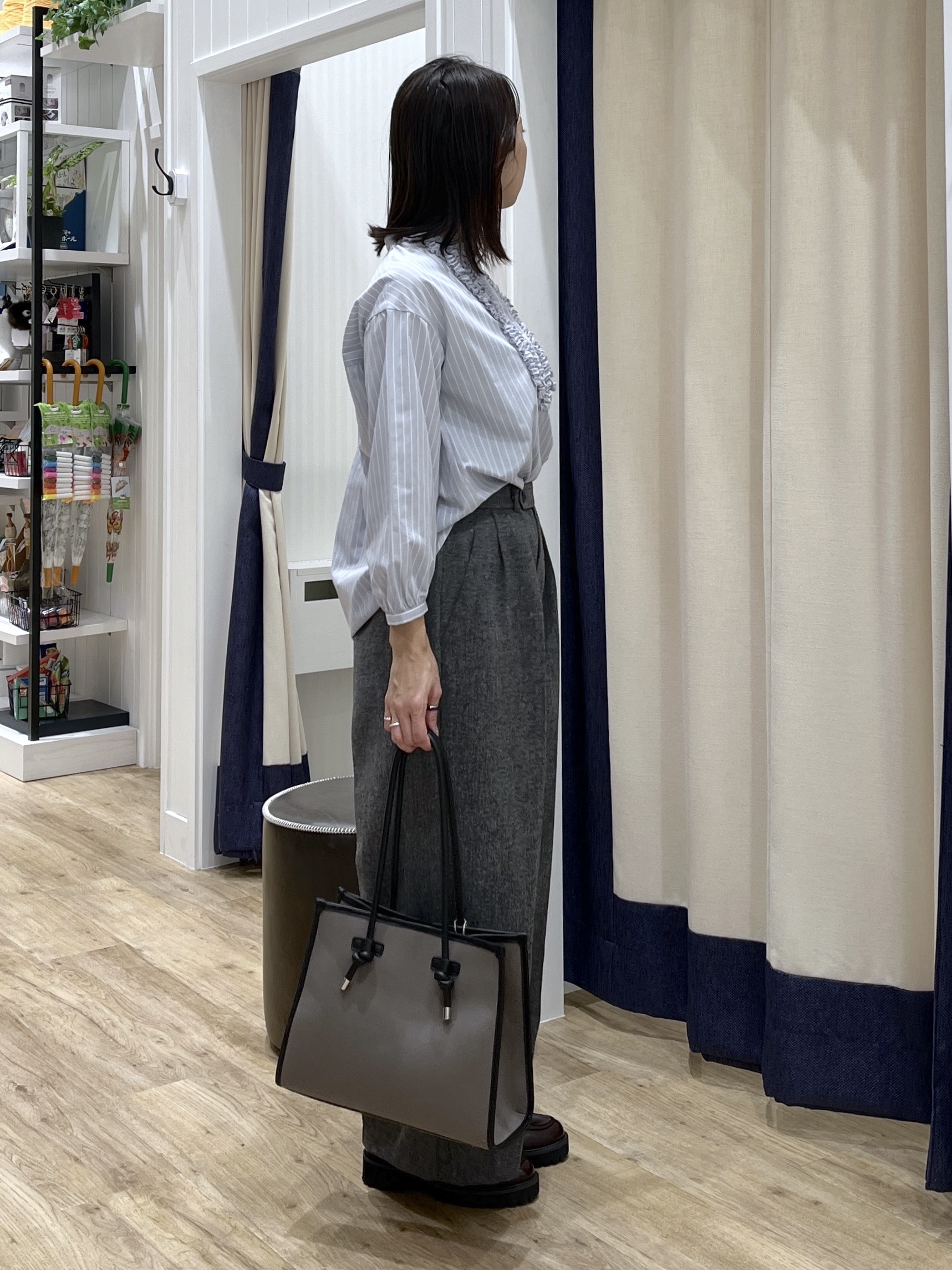 canaさんの「Dessin｜【高レビュー/洗える/7色展開】フロントフリルブラウス」を使ったコーディネート