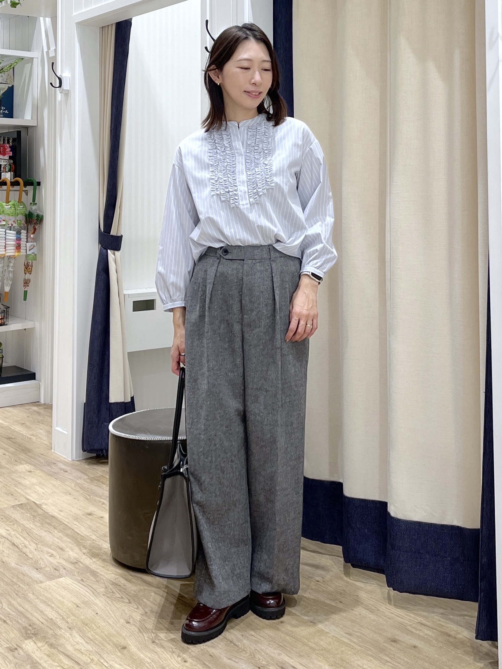 canaさんの「Dessin｜【高レビュー/洗える/7色展開】フロントフリルブラウス」を使ったコーディネート