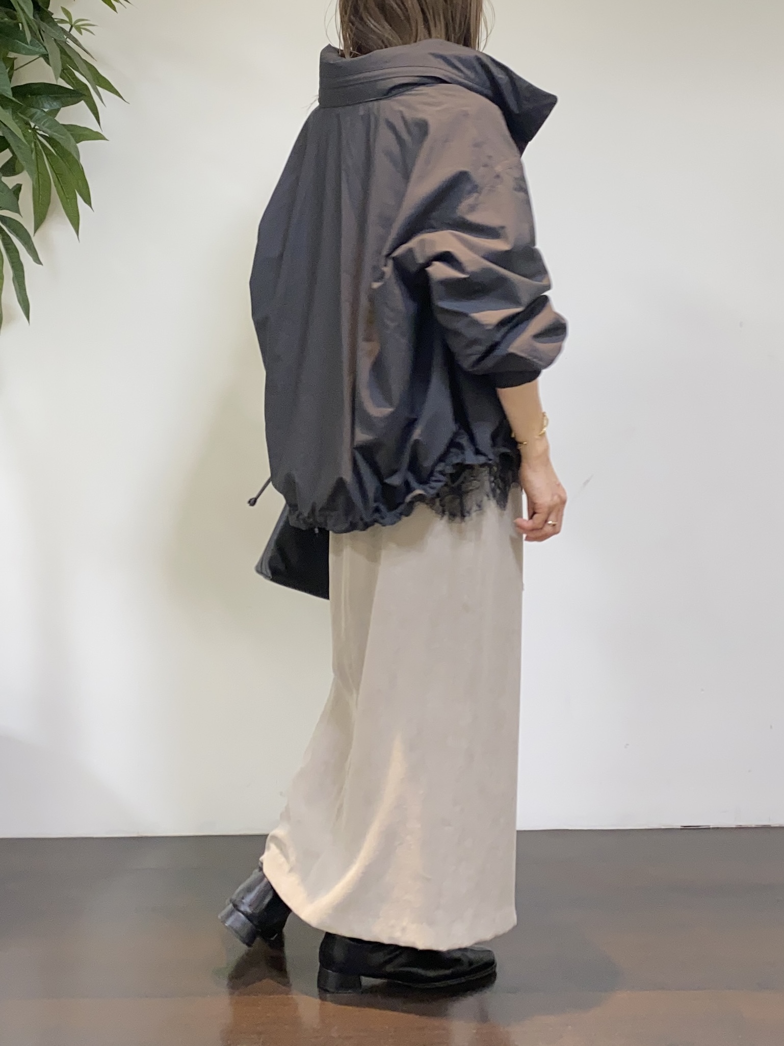 tomoさんの「UNTITLED｜【撥水/秋羽織り/2way】タフタマウンテンパーカー」を使ったコーディネート