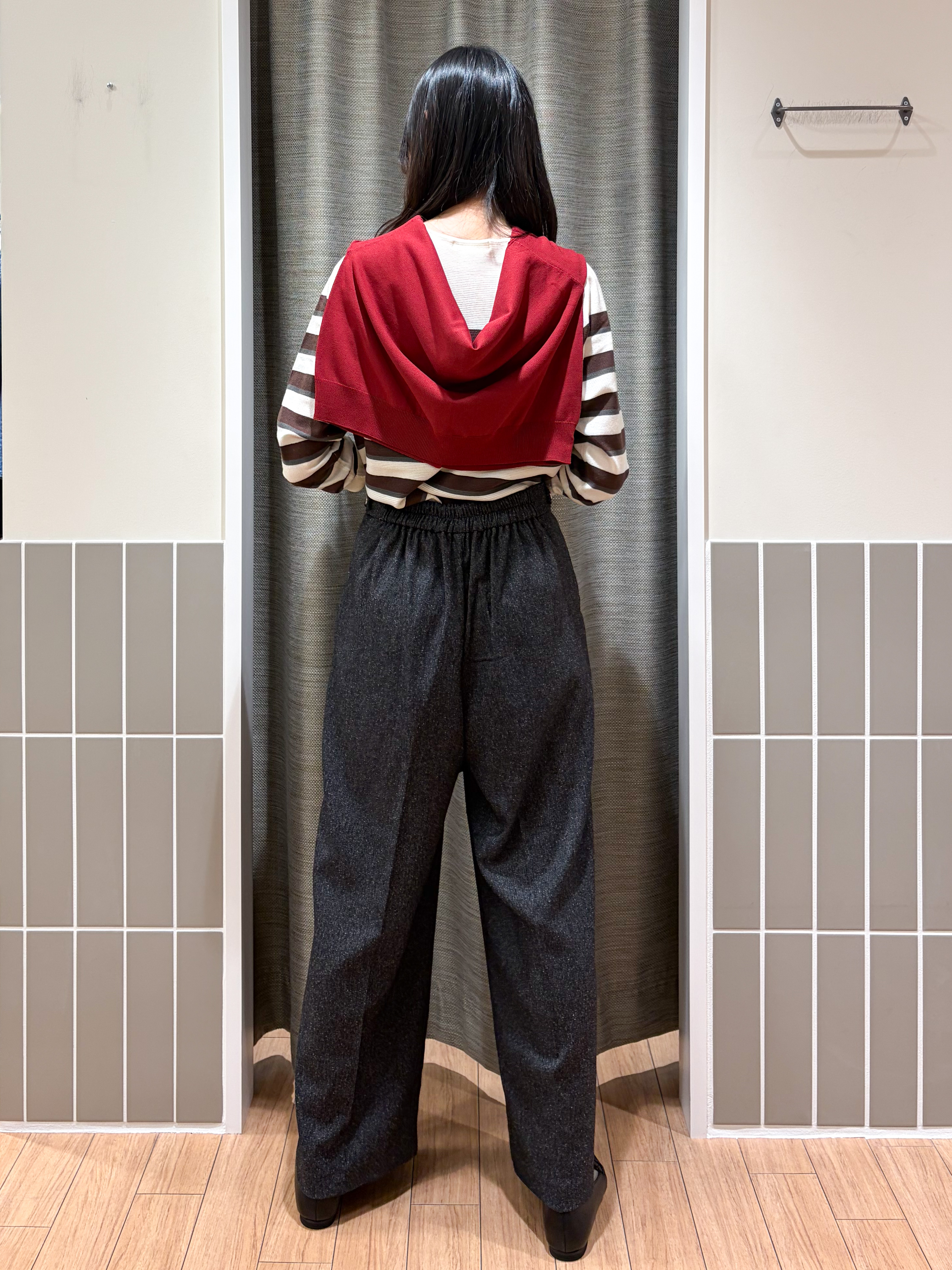 Kotoさんの「grove｜【前後2WAY】さりげなく、上品にきらめく ニットカーディガン」を使ったコーディネート