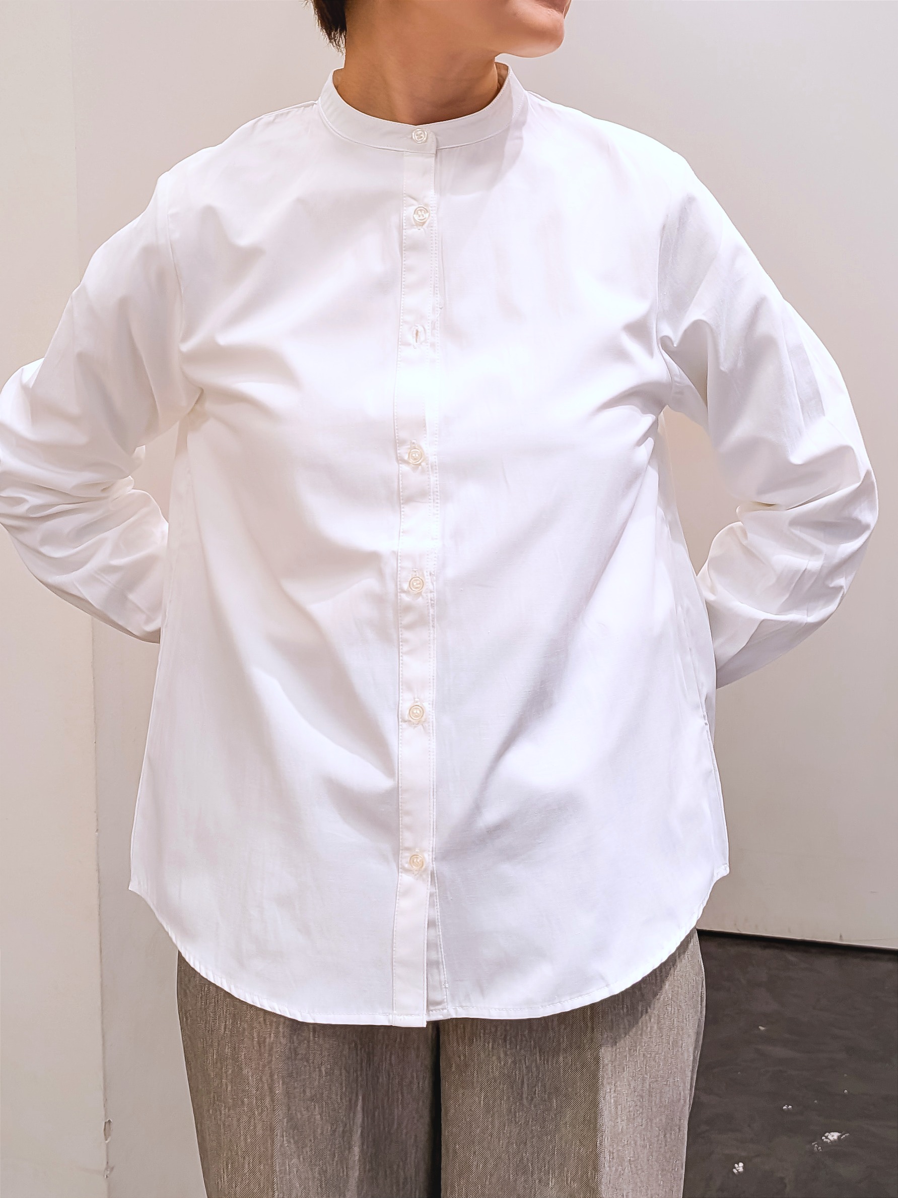 やまちゃんさんの「grove｜【2点セット/時短・着回し】着るだけでコーデが完成 ニットベスト&times;シャツ」を使ったコーディネート