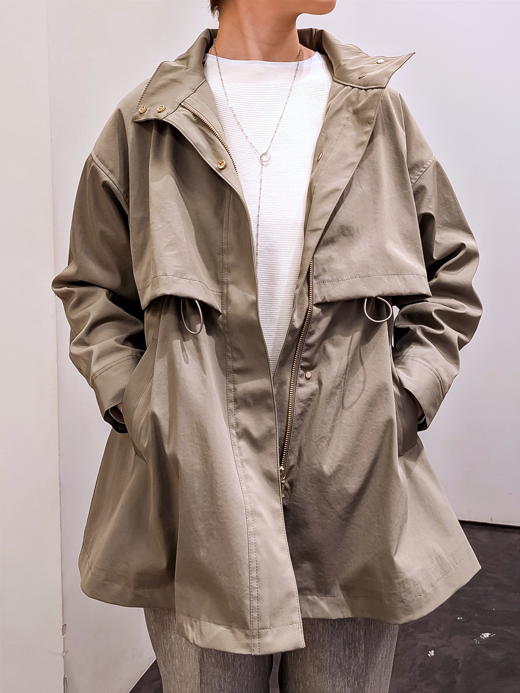やまちゃんさんの「grove｜【撥水／シルエット2WAY】さっと羽織って、こなれる。スタンドネックテントラインコート」を使ったコーディネート