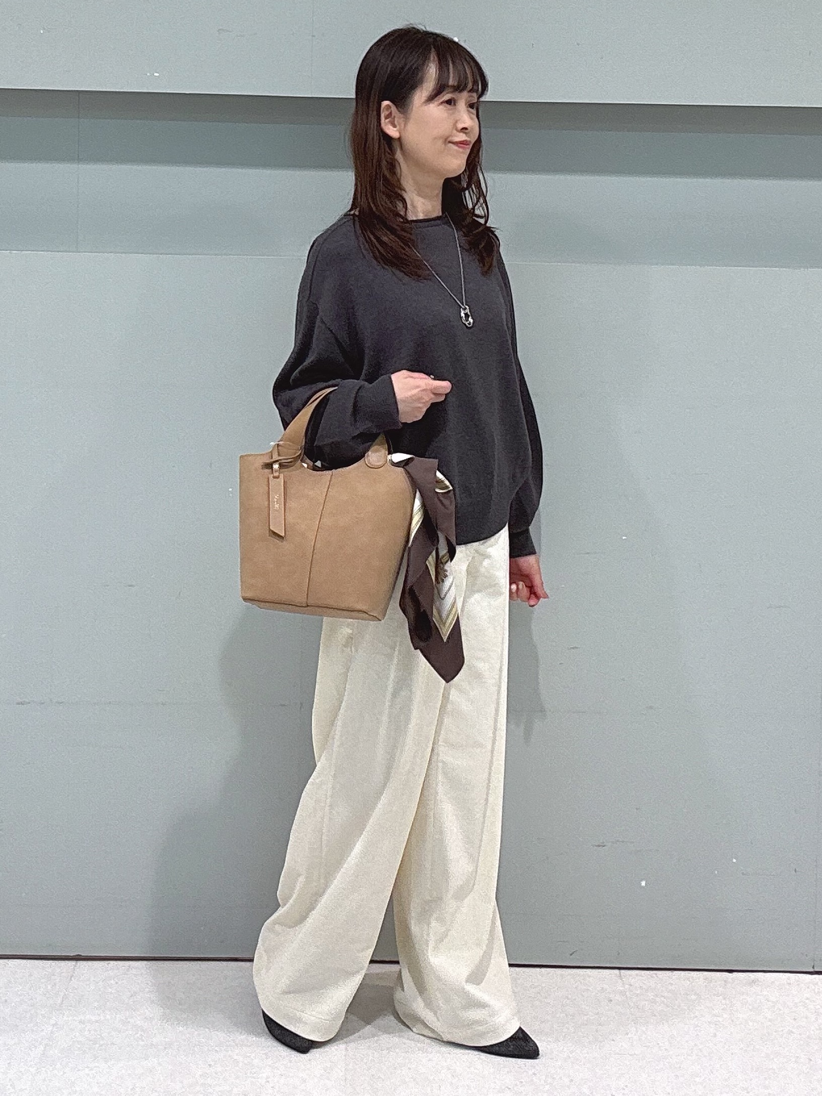 makiさんの「UNTITLED｜【大人の抜け感/8色展開】ボリュームスリーブニットプルオーバー」を使ったコーディネート