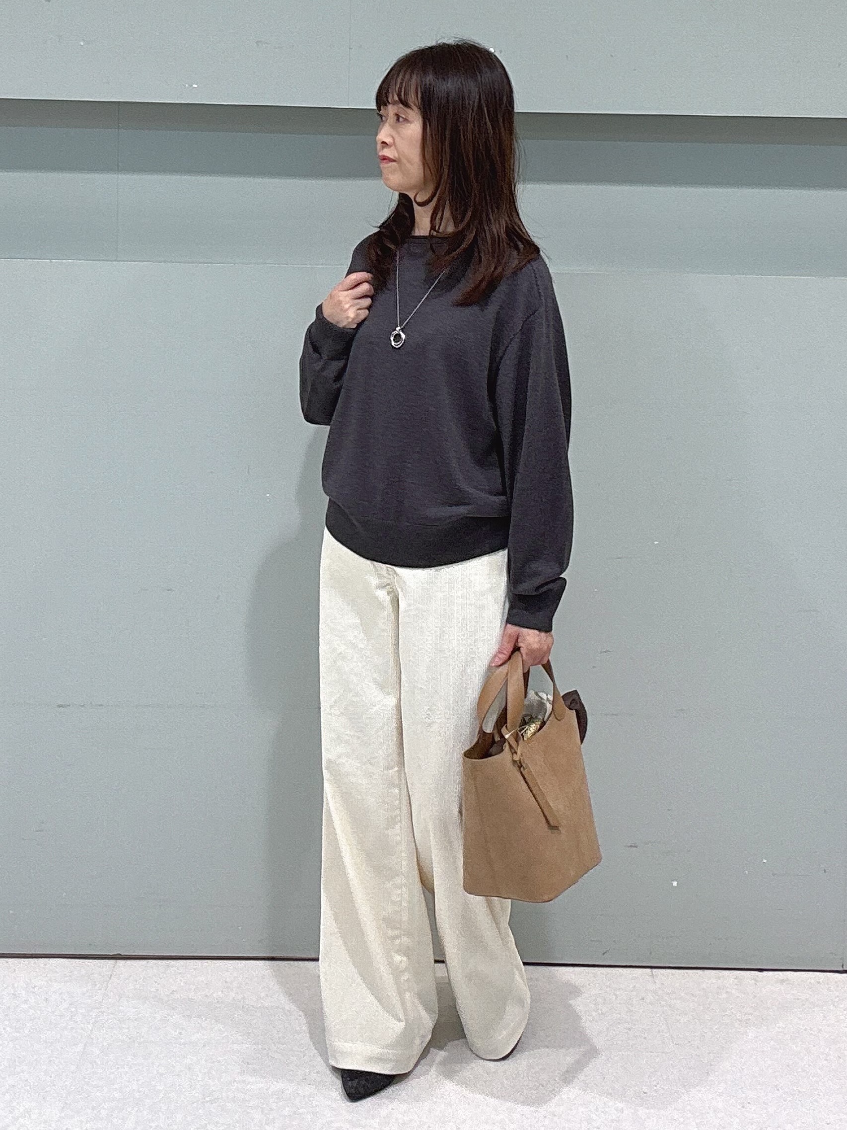makiさんの「UNTITLED｜【大人の抜け感/8色展開】ボリュームスリーブニットプルオーバー」を使ったコーディネート