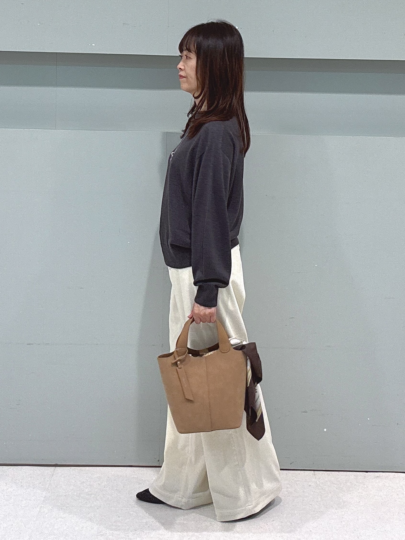 makiさんの「UNTITLED｜【大人の抜け感/8色展開】ボリュームスリーブニットプルオーバー」を使ったコーディネート