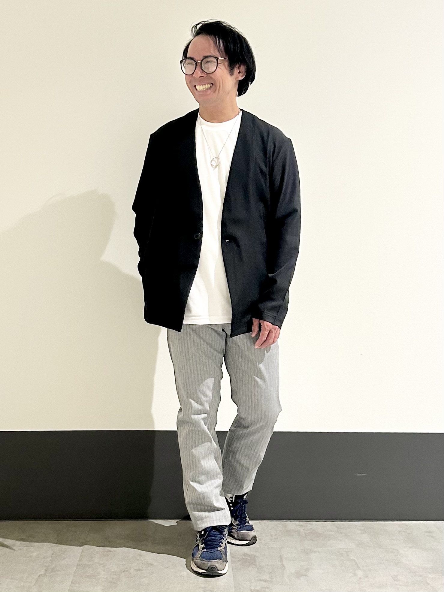 KENJI Iさんの「THE SHOP TK｜【半袖インナーセット／洗濯機OK】ポリストレッチ カーディガン」を使ったコーディネート
