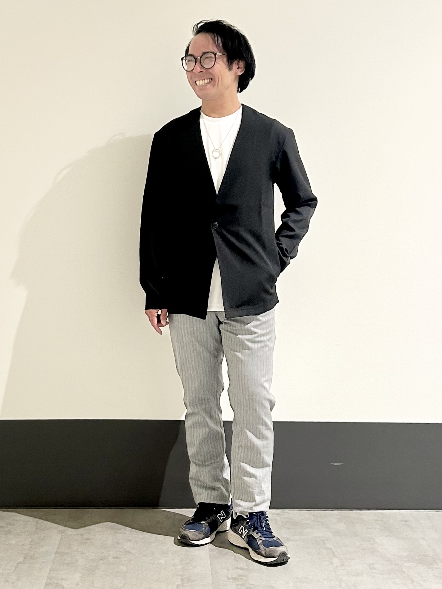KENJI Iさんの「THE SHOP TK｜【半袖インナーセット／洗濯機OK】ポリストレッチ カーディガン」を使ったコーディネート