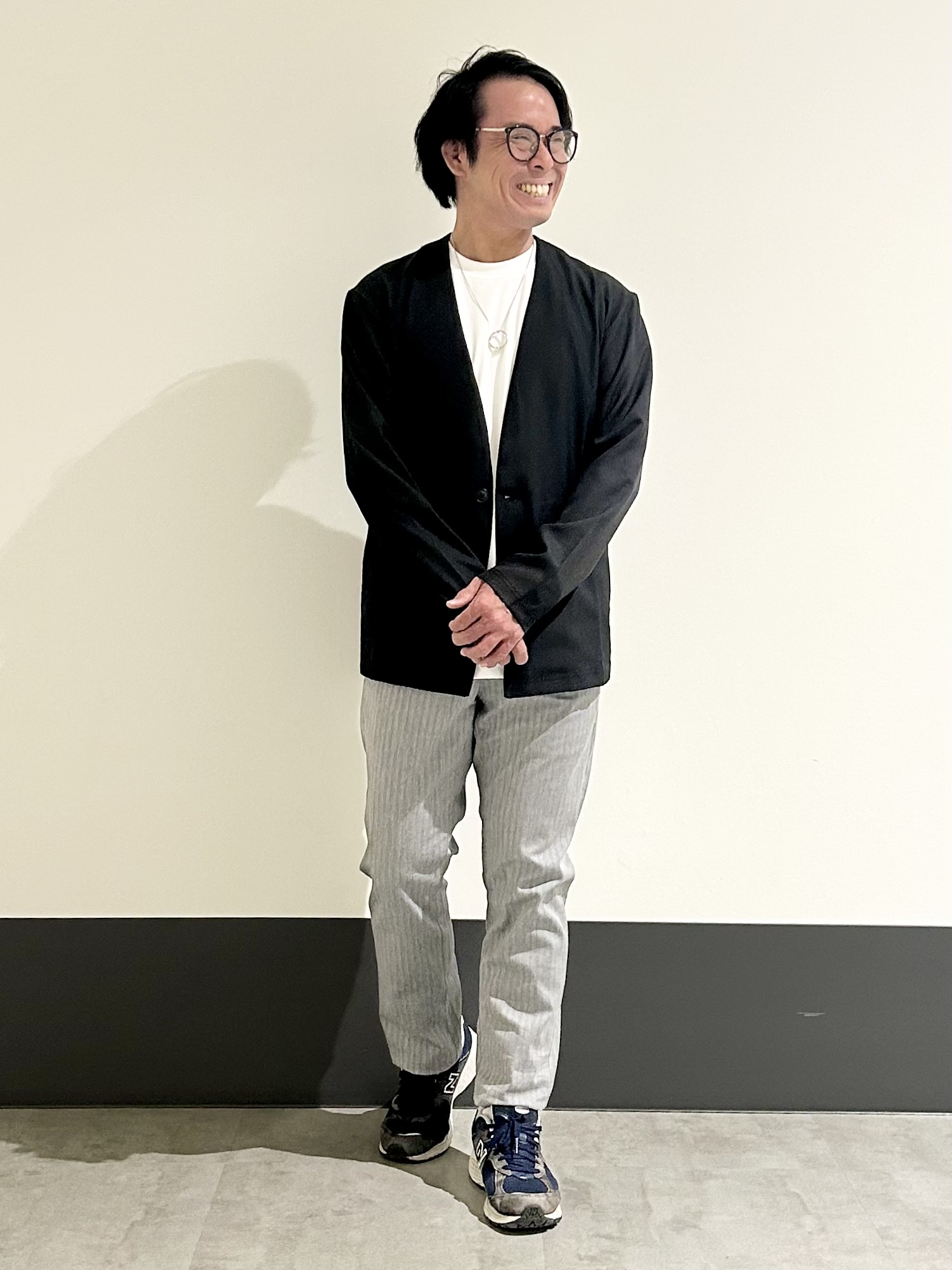 KENJI Iさんの「THE SHOP TK｜【半袖インナーセット／洗濯機OK】ポリストレッチ カーディガン」を使ったコーディネート
